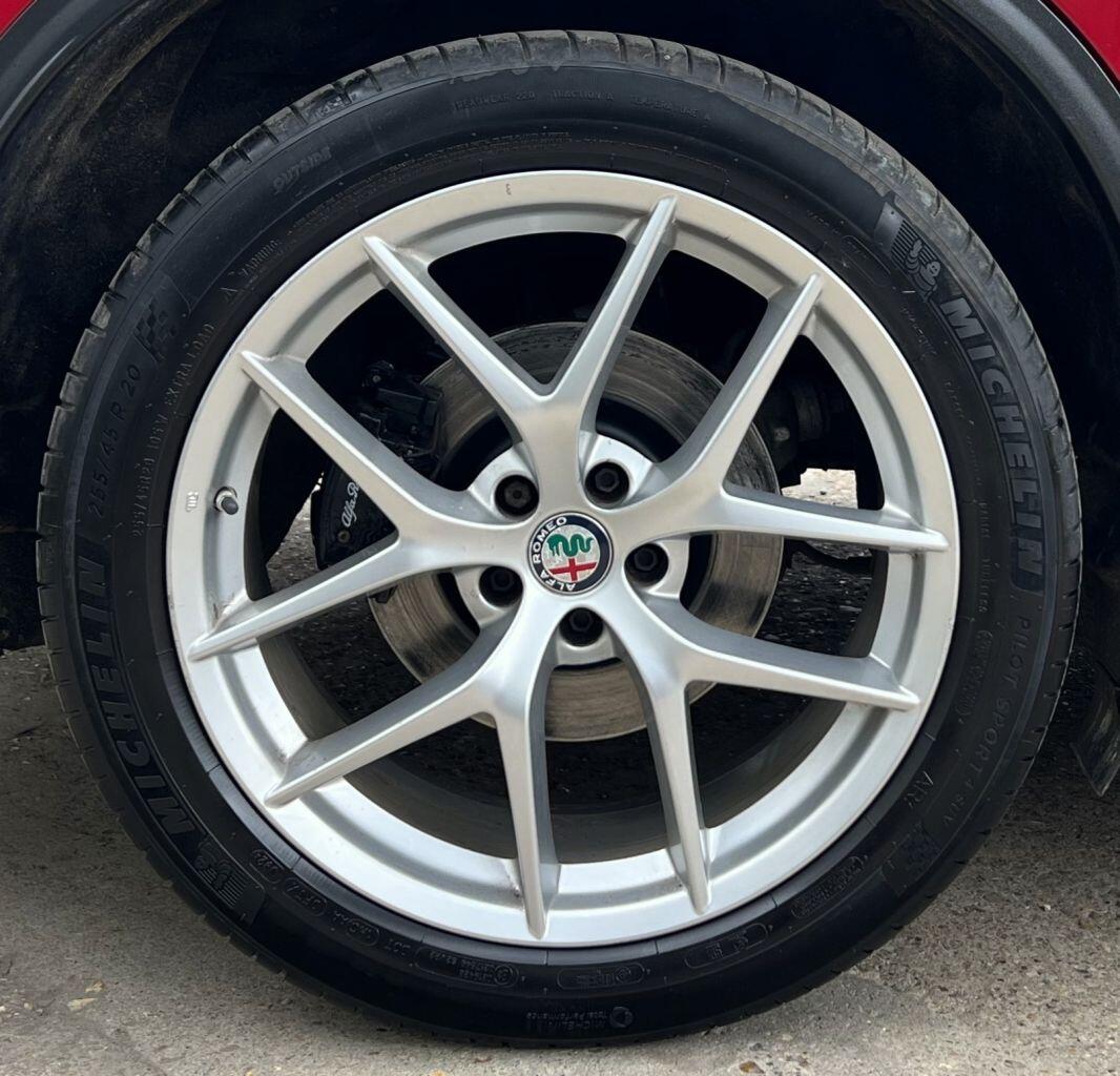 Alfa Romeo Stelvio view 11