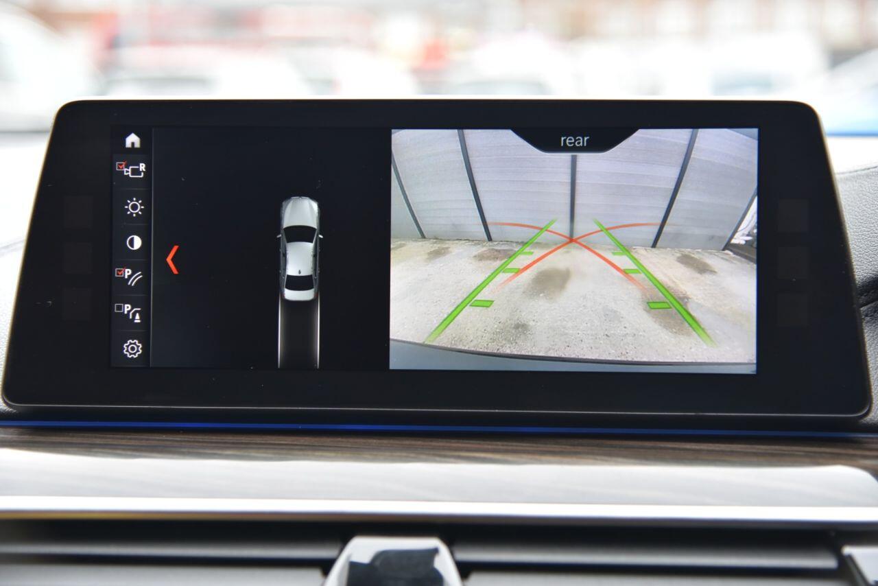 BMW 5 Series view 11