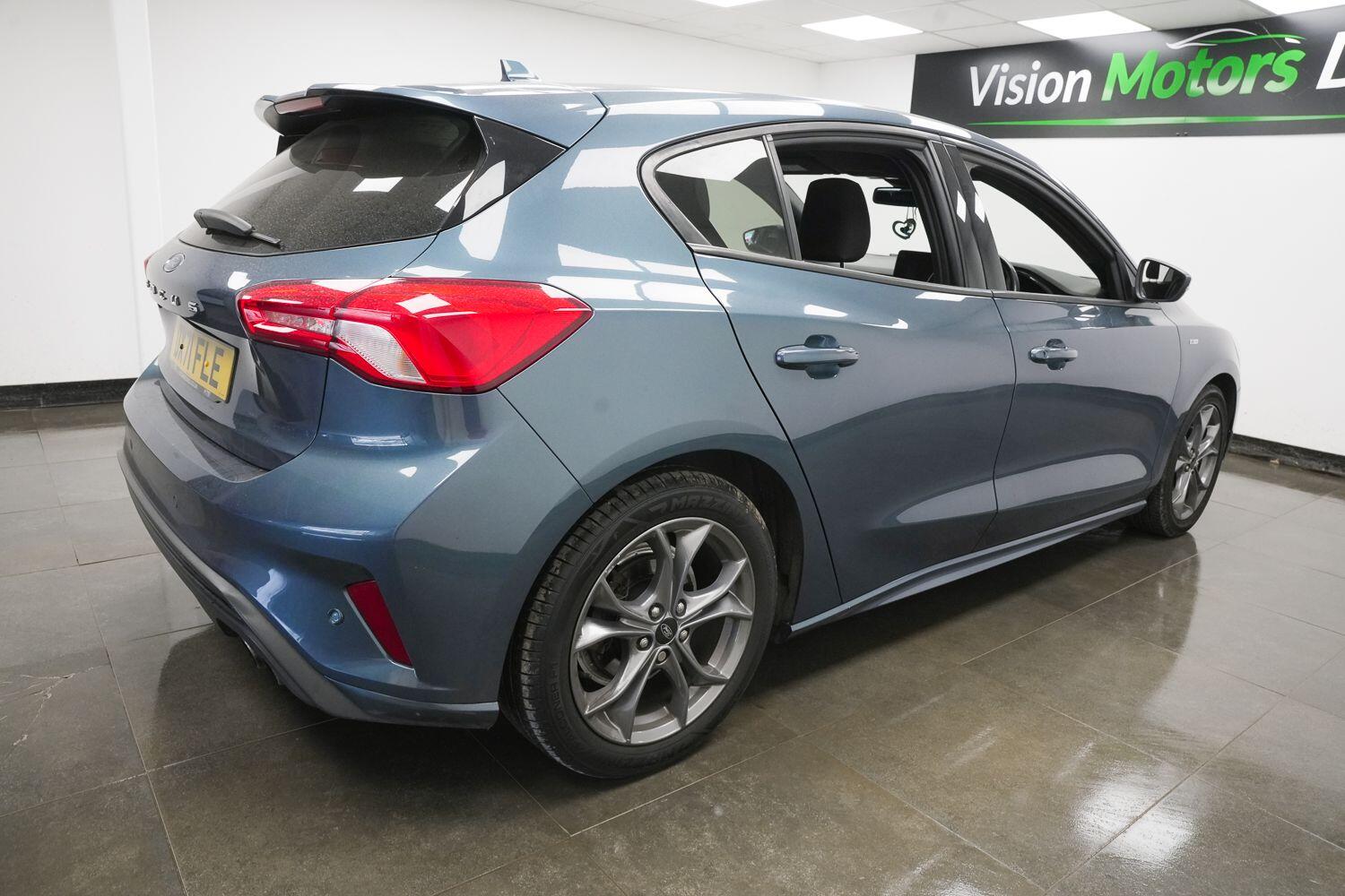 Ford Focus view 4
