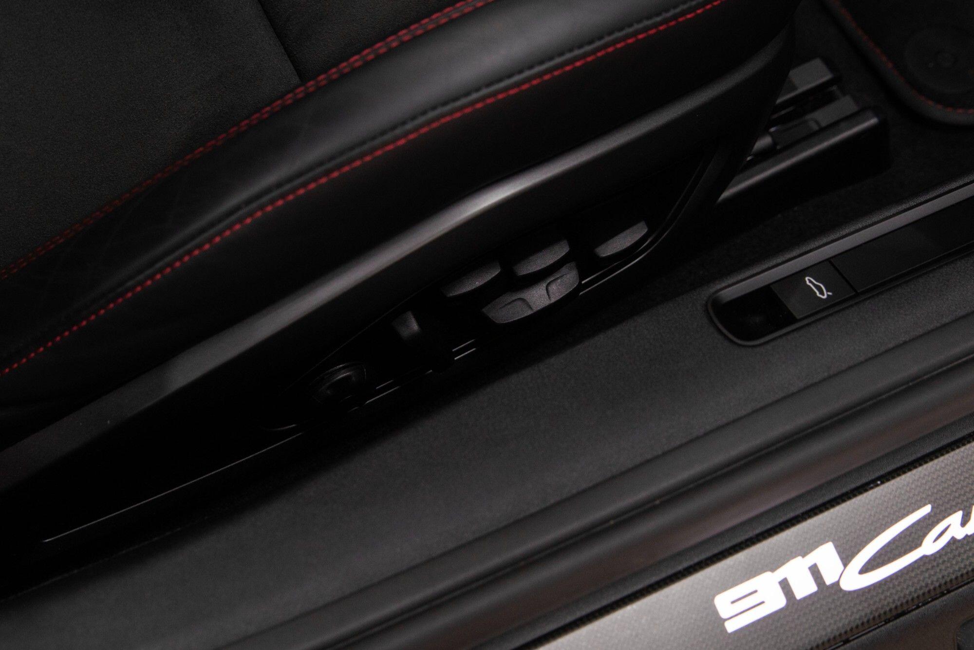 Porsche 911 view 28