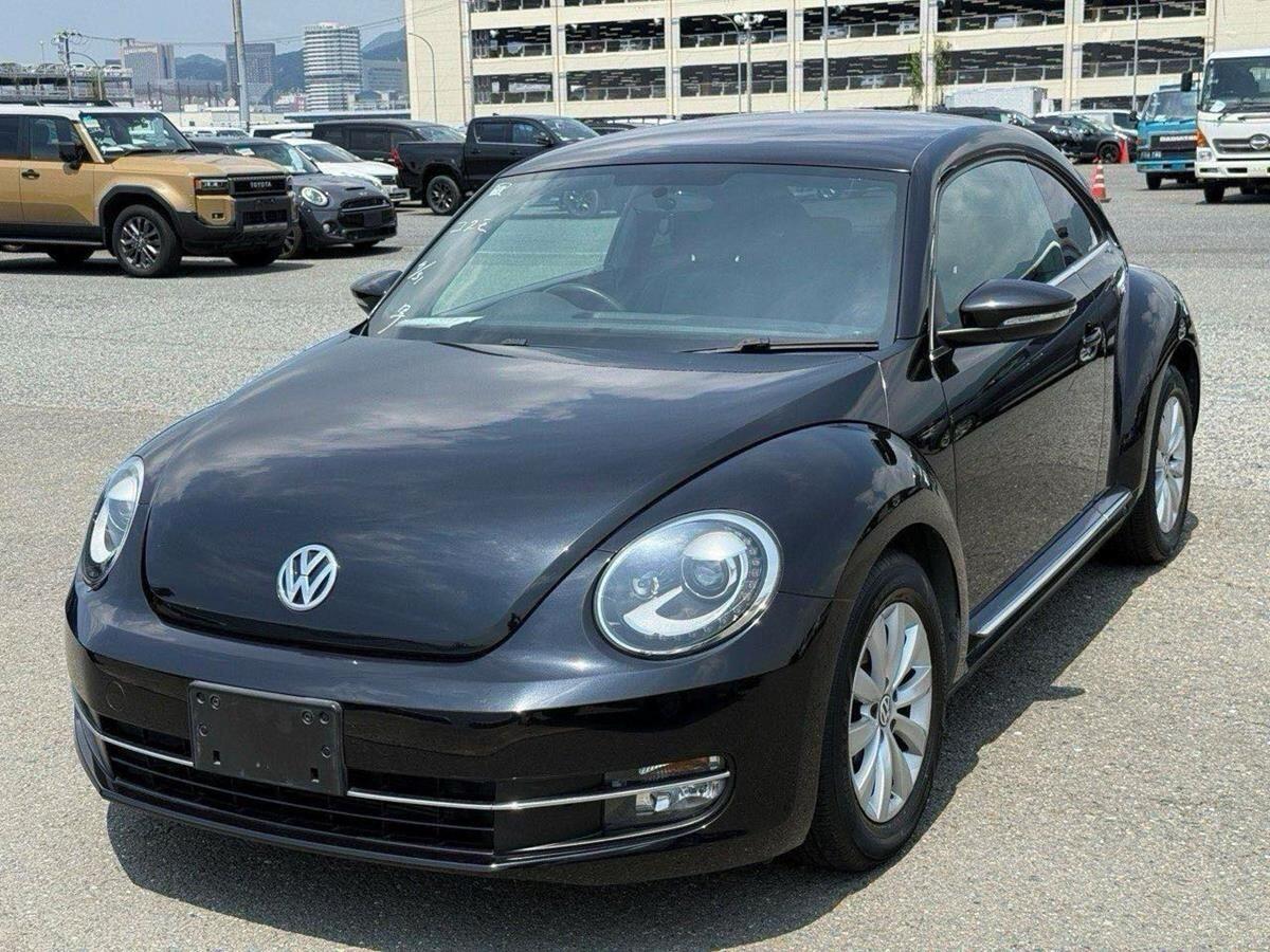 Volkswagen Beetle view 4