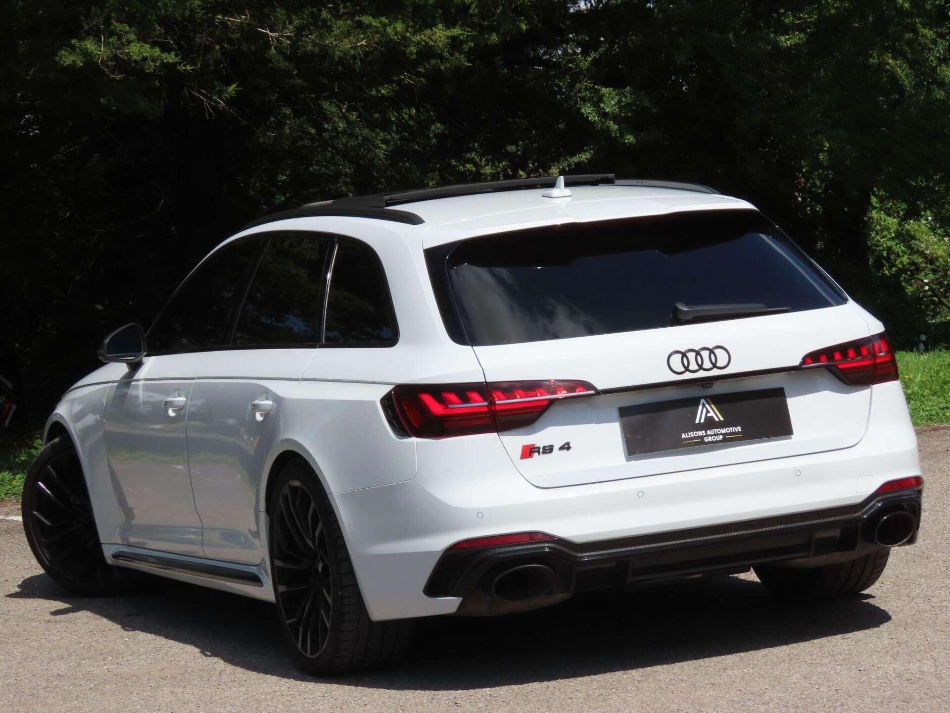 Audi RS4 view 7