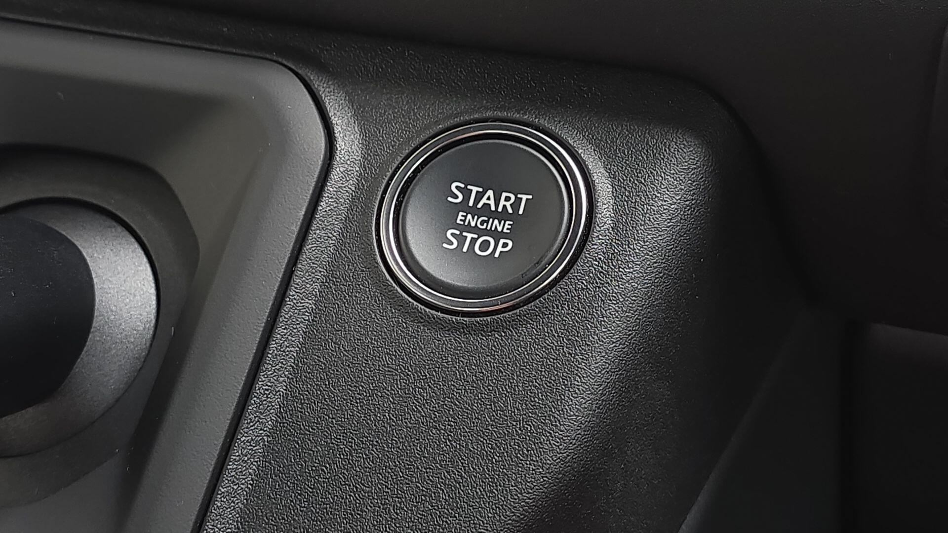 Land Rover Defender view 37
