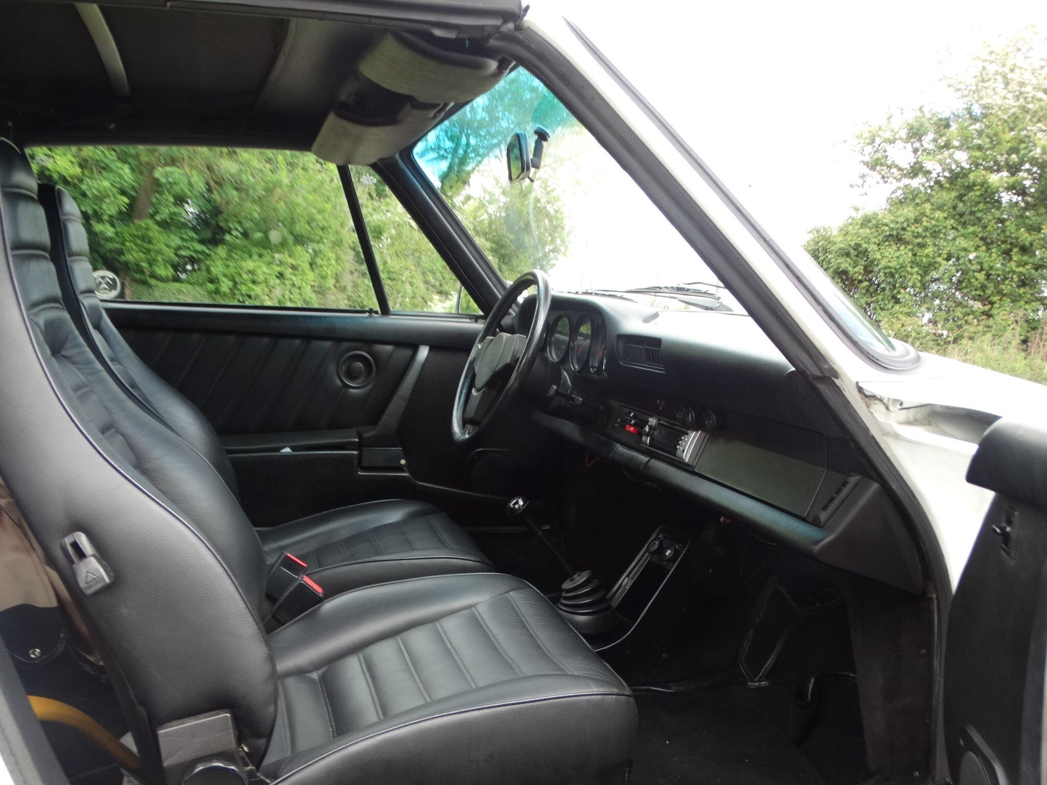 Porsche 911 view 14
