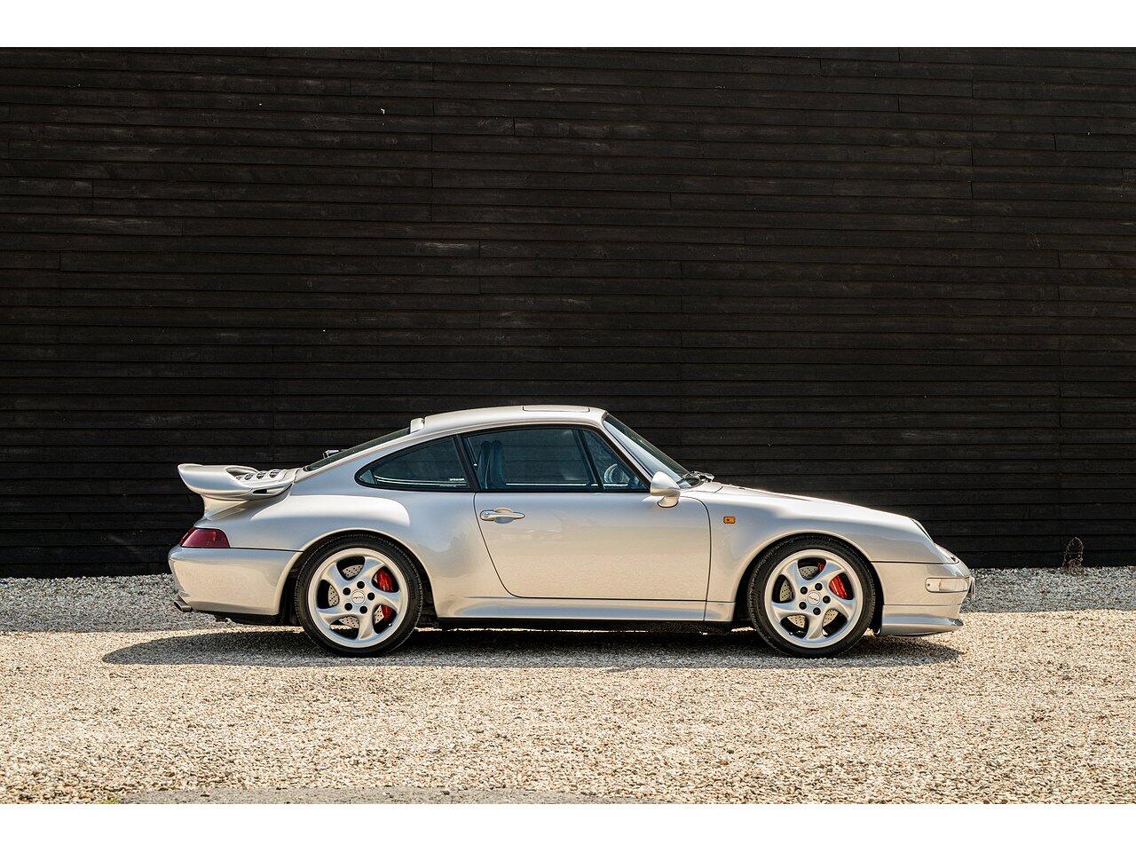 Porsche 911 view 12