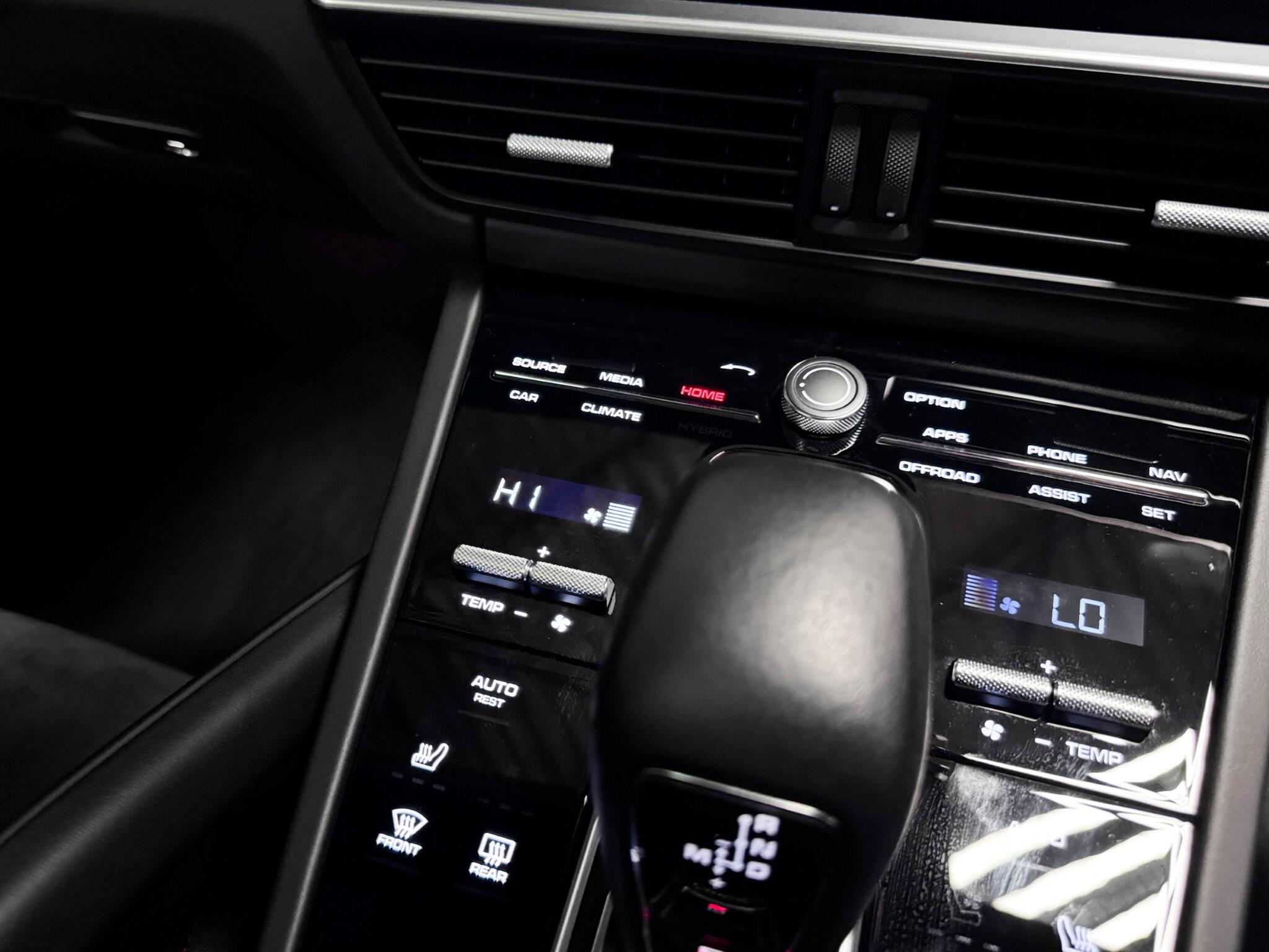 Porsche Cayenne view 42