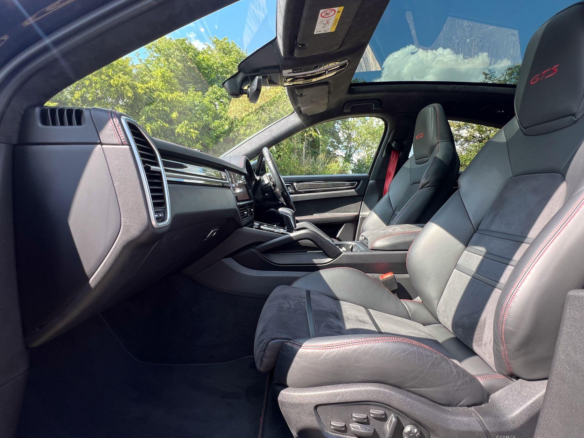 Porsche Cayenne view 3