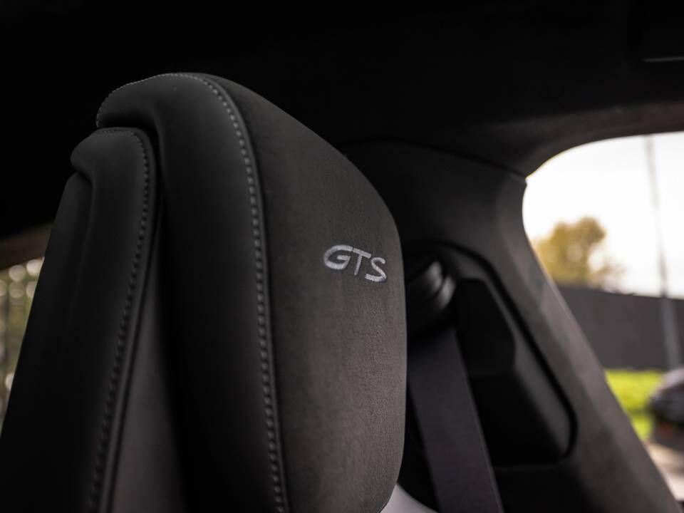 Porsche Taycan view 71