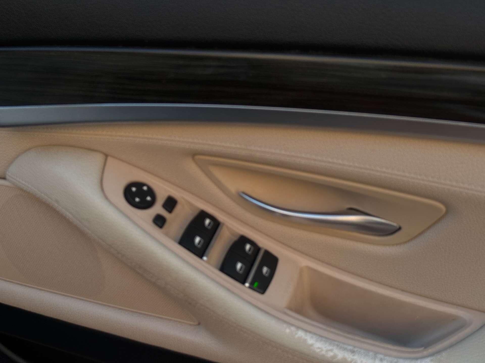 BMW 5 Series view 18