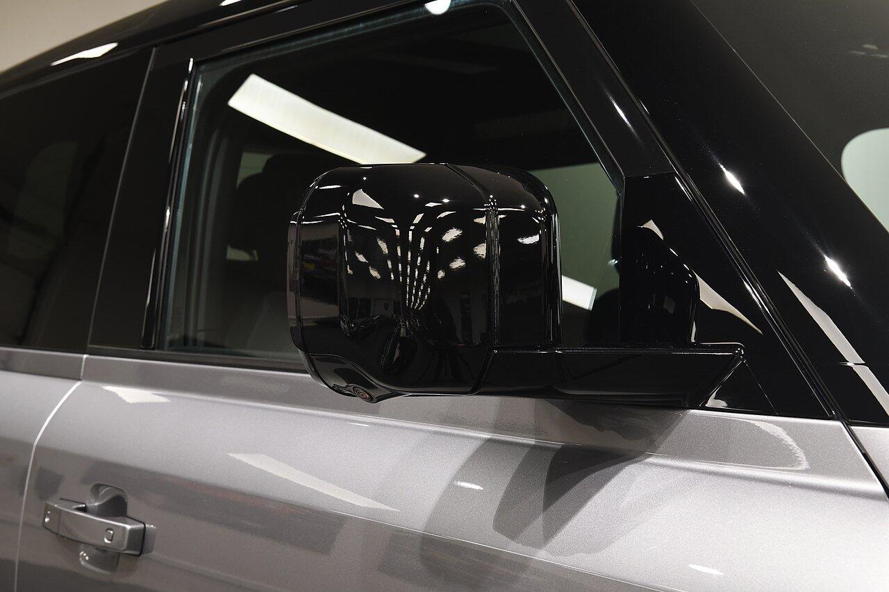 Land Rover Defender view 38