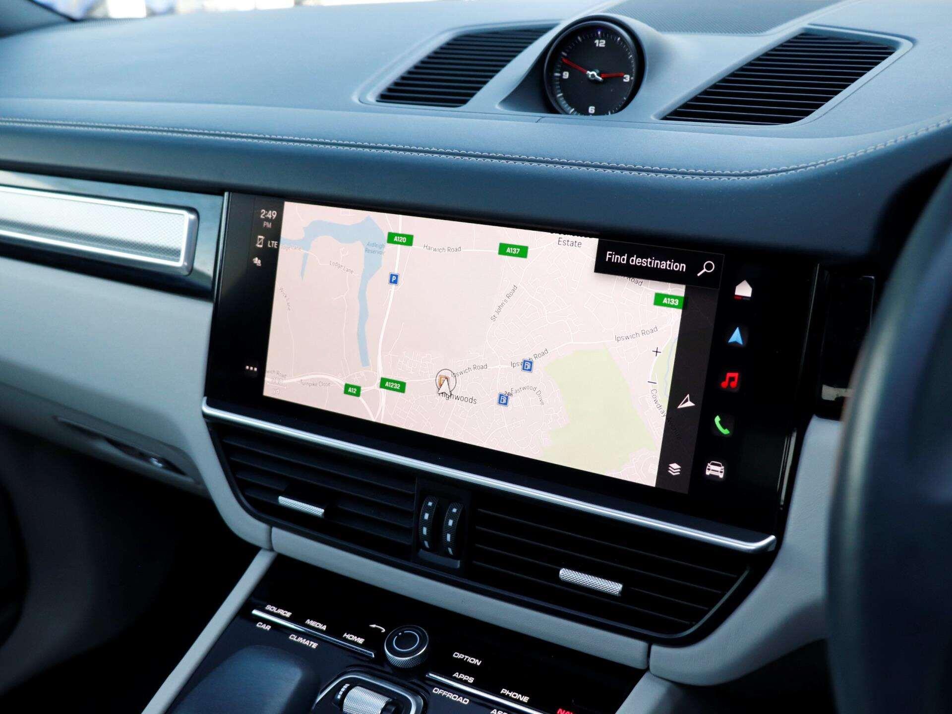 Porsche Cayenne view 15