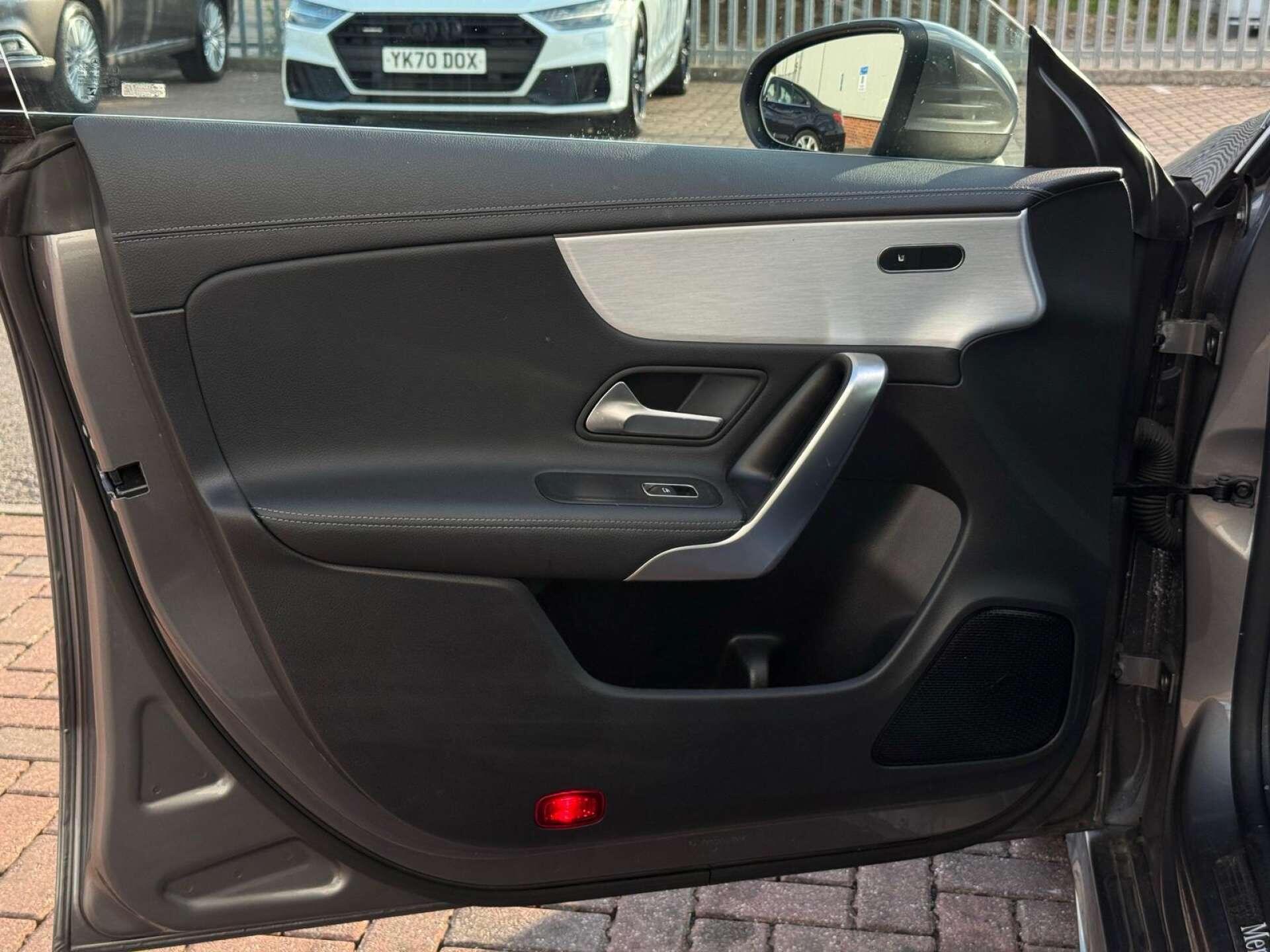 Mercedes-Benz Cla view 44