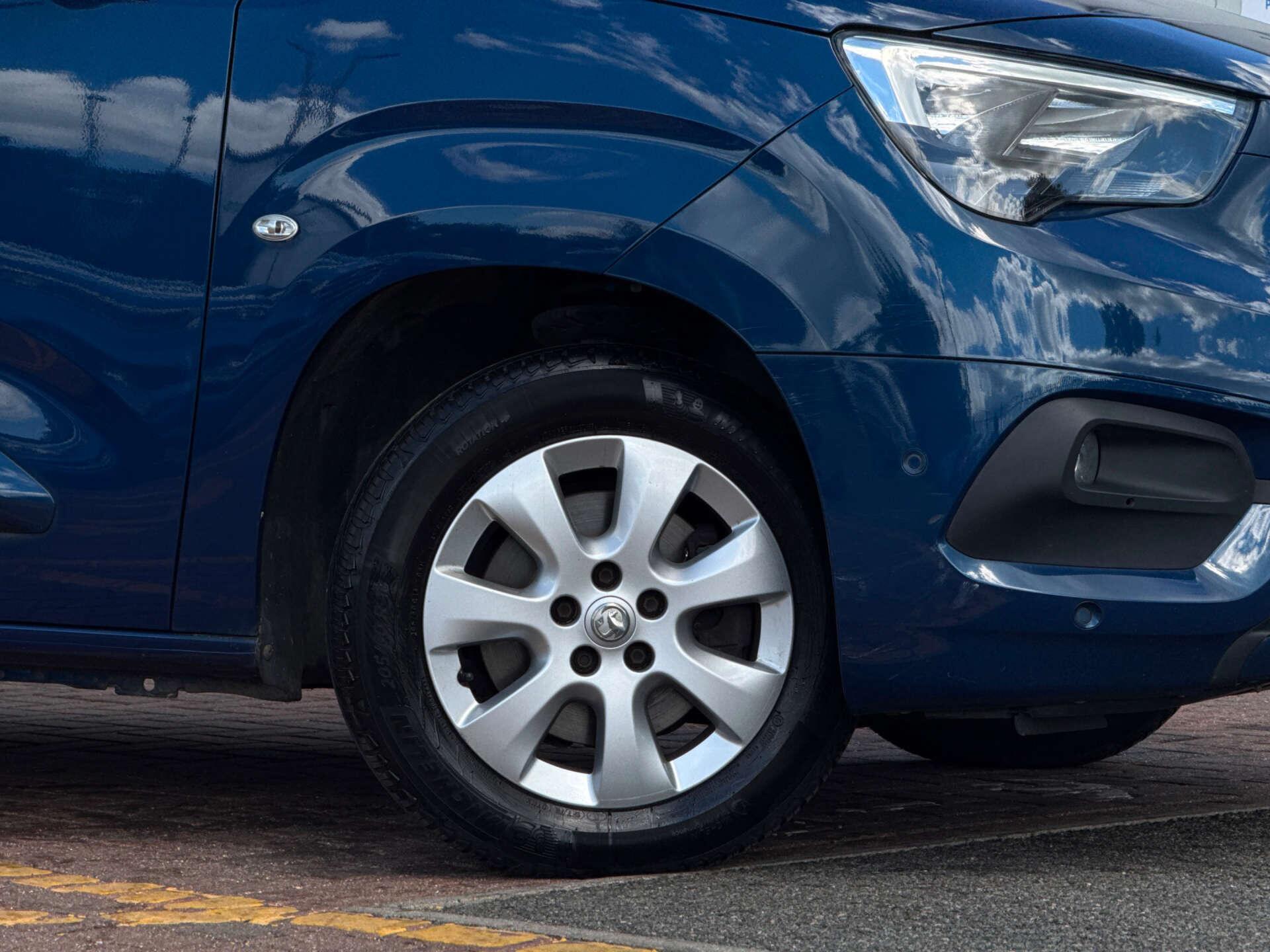 Vauxhall Combo Life view 20