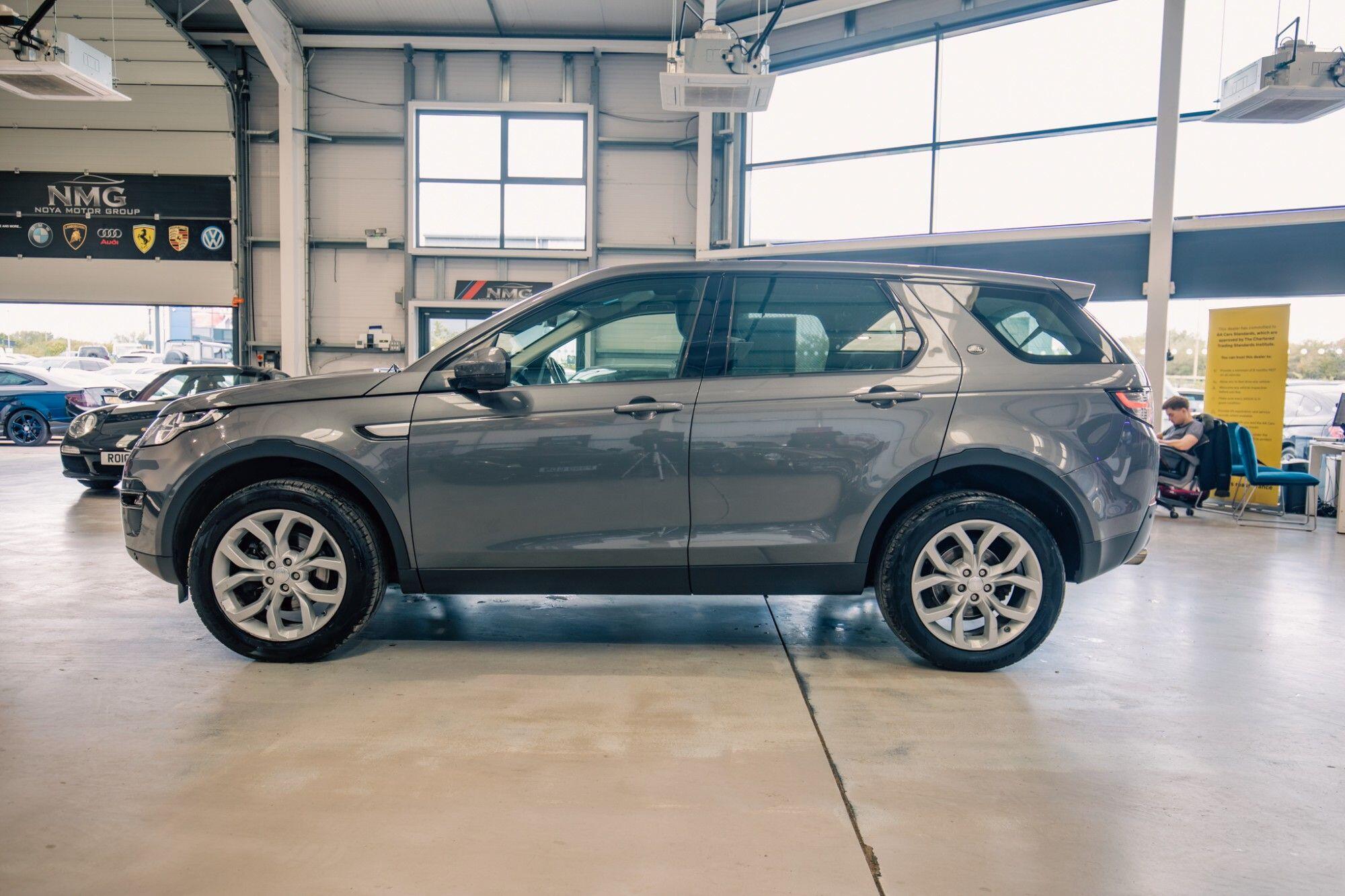 Land Rover Discovery Sport view 26