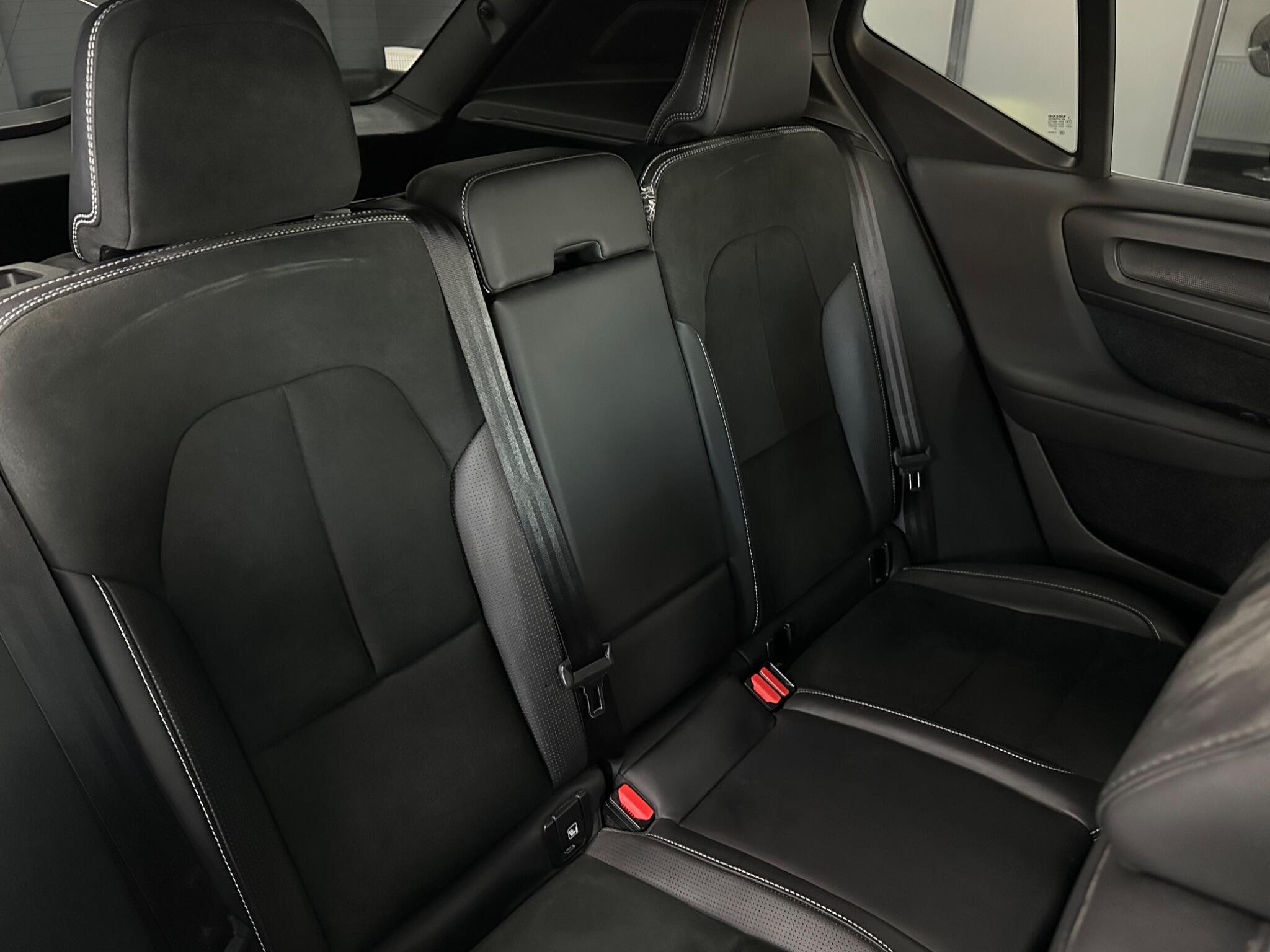 Volvo XC40 view 34