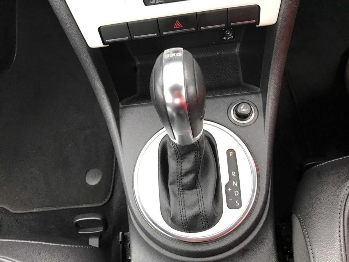 Volkswagen Beetle view 18