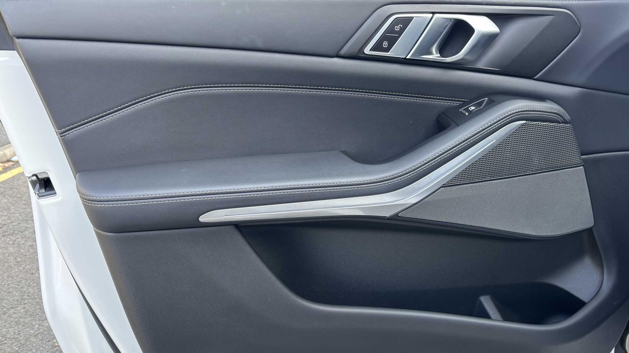 BMW X5 view 25