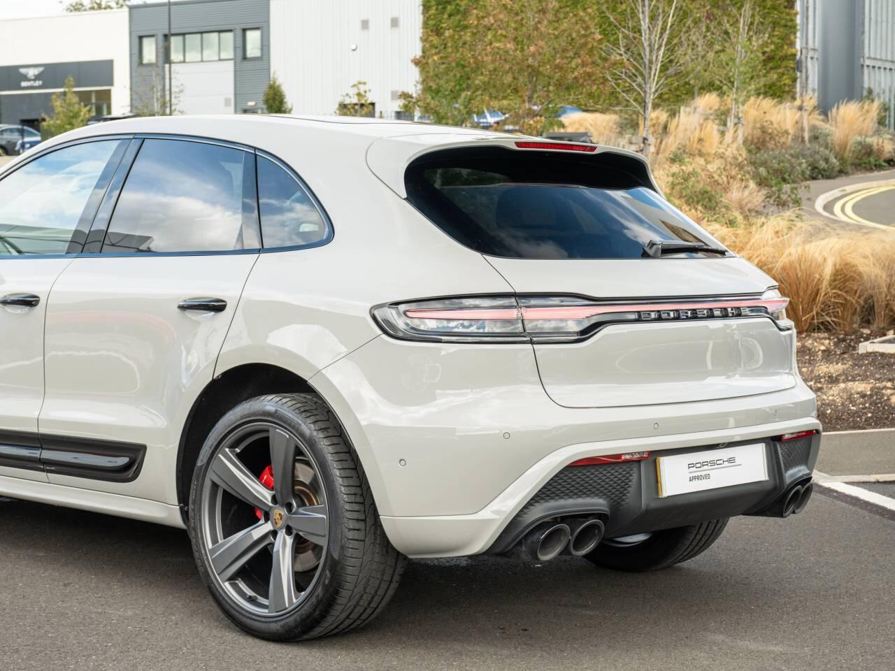 Porsche Macan view 8