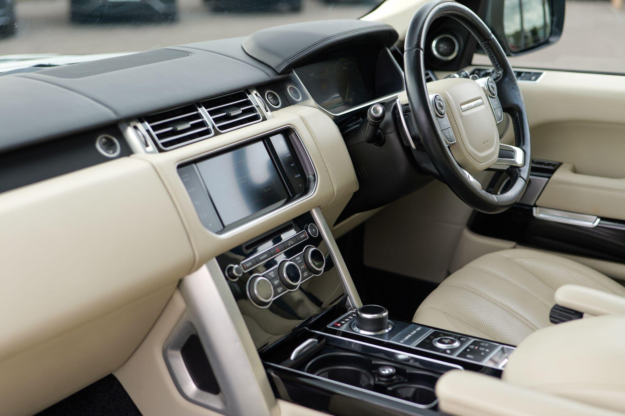 Land Rover Range Rover view 17