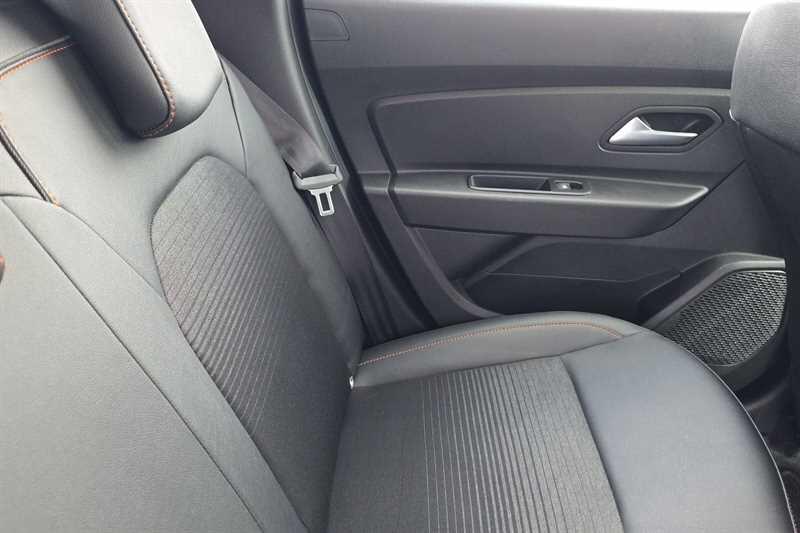 Dacia Duster view 26