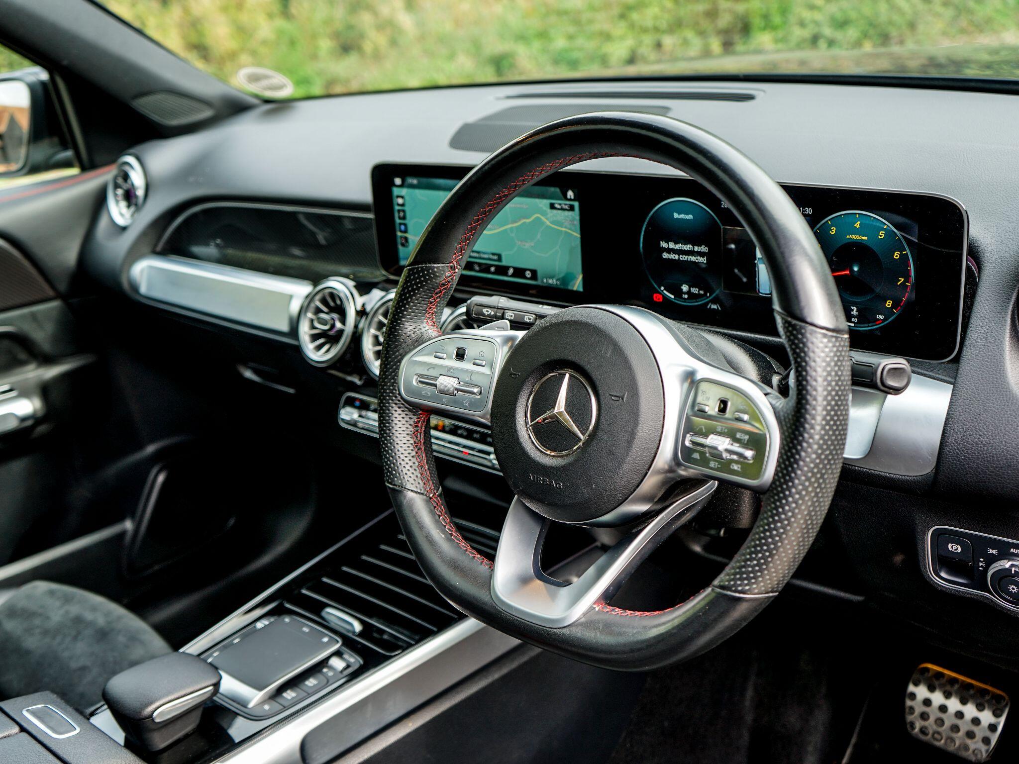 Mercedes-Benz GLB view 25