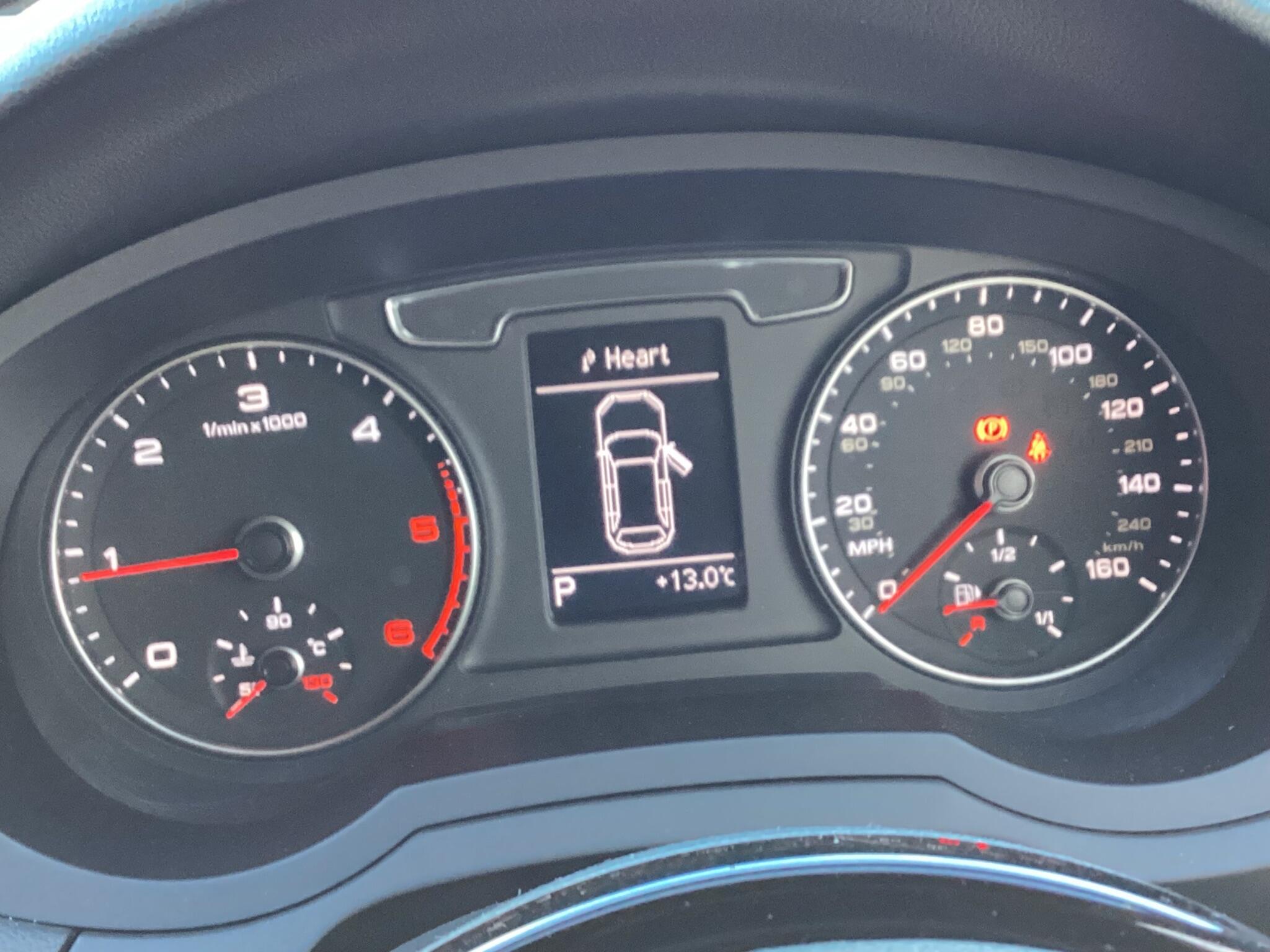 Audi Q3 view 18