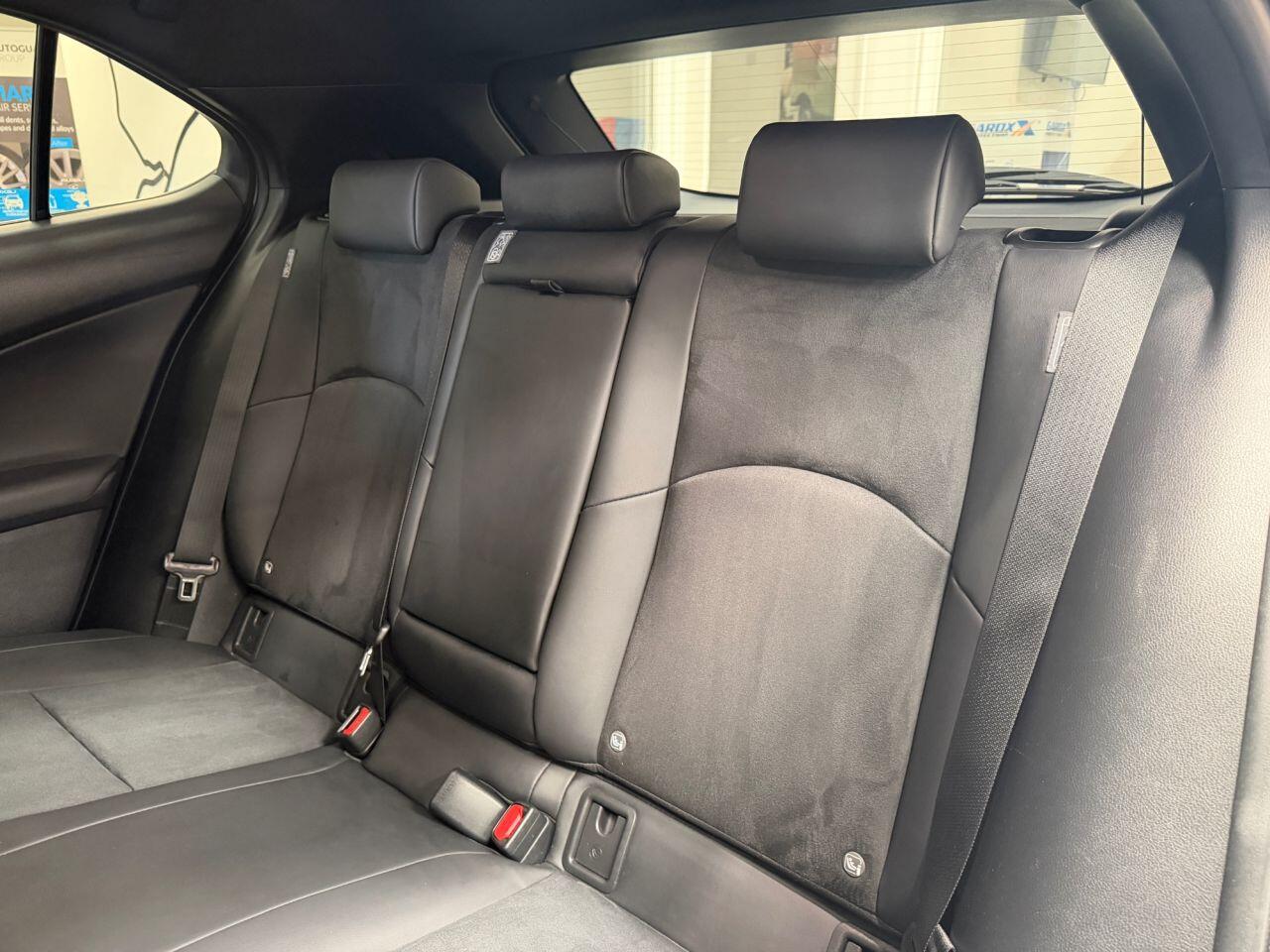 Lexus Ux view 14