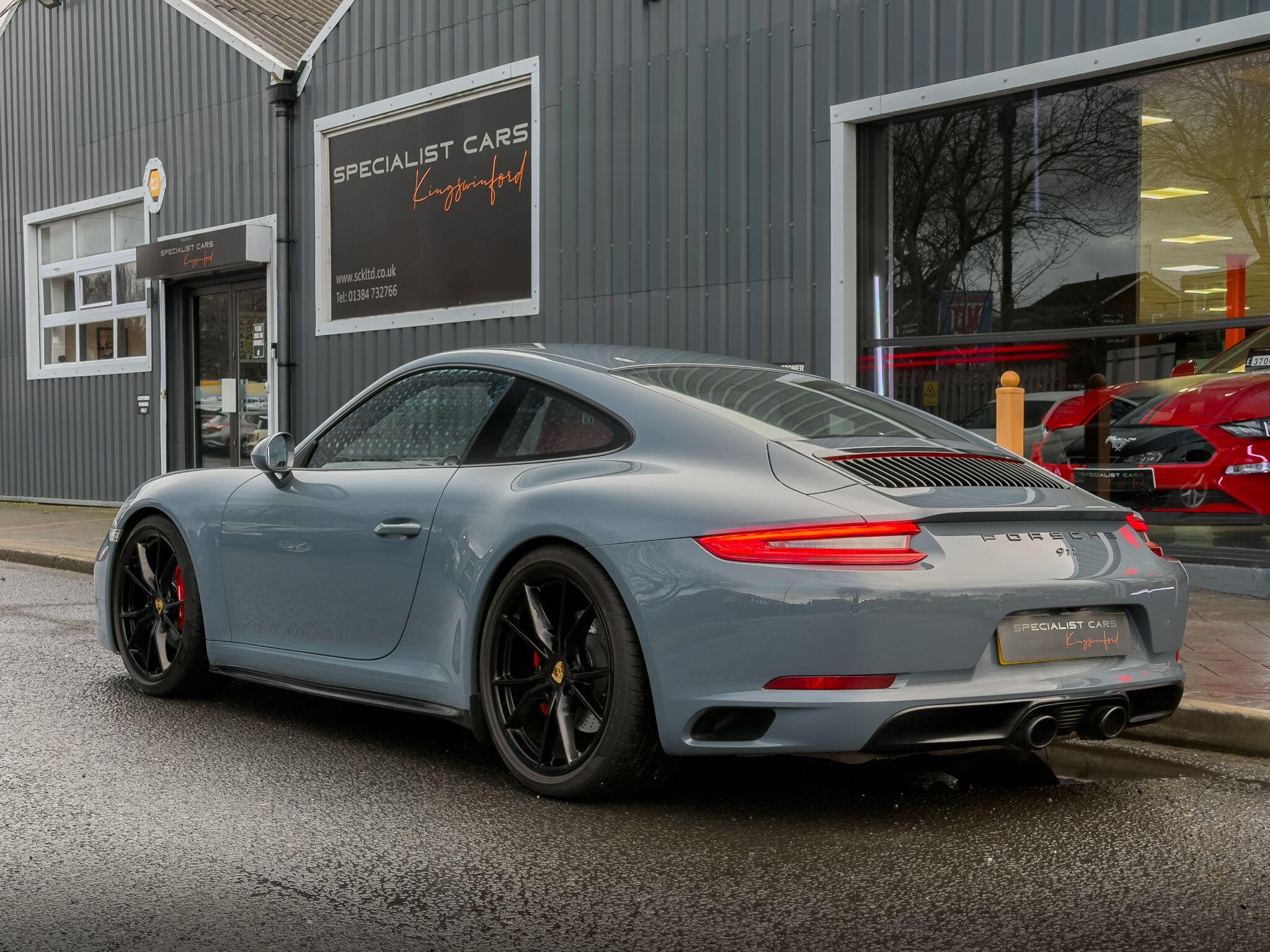 Porsche 911 view 2