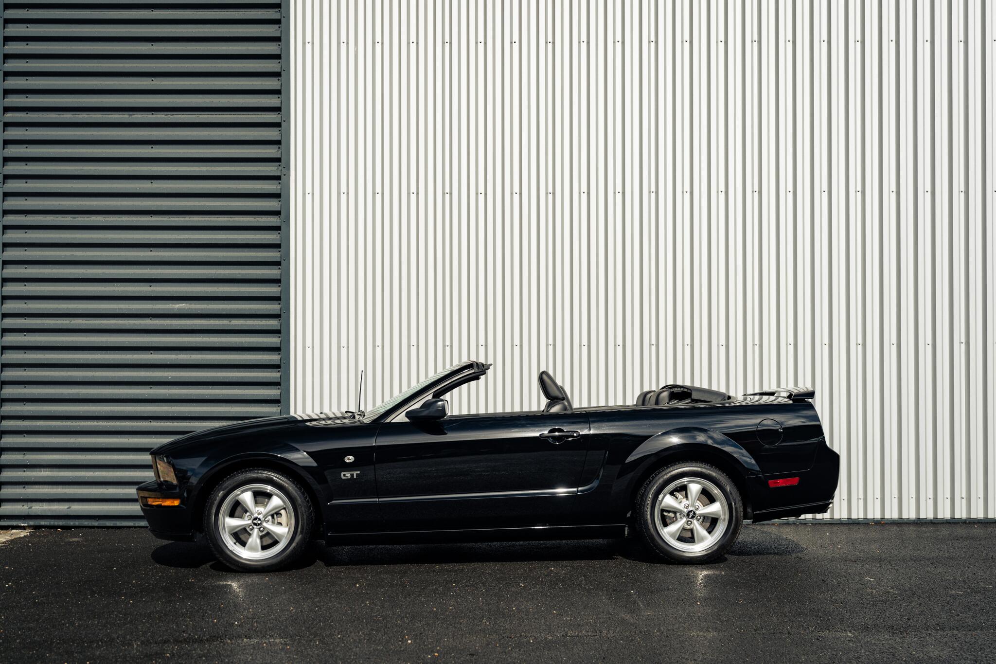 Ford Mustang view 4