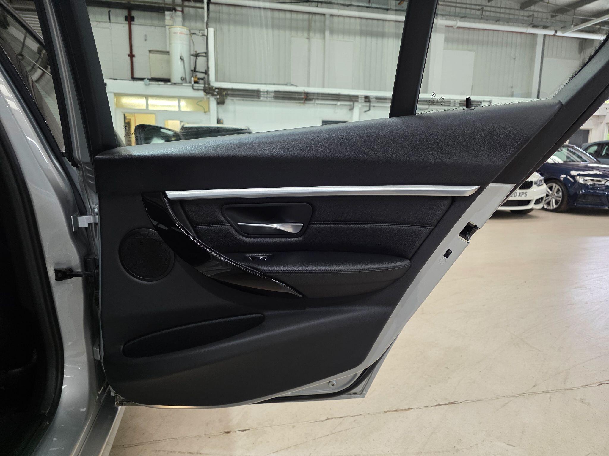 BMW 3 Series view 20