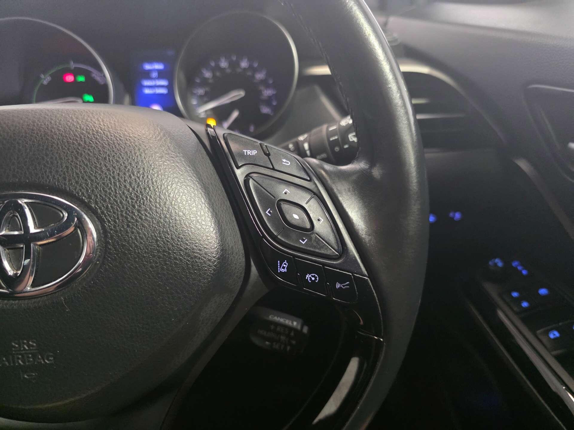Toyota C-HR view 18