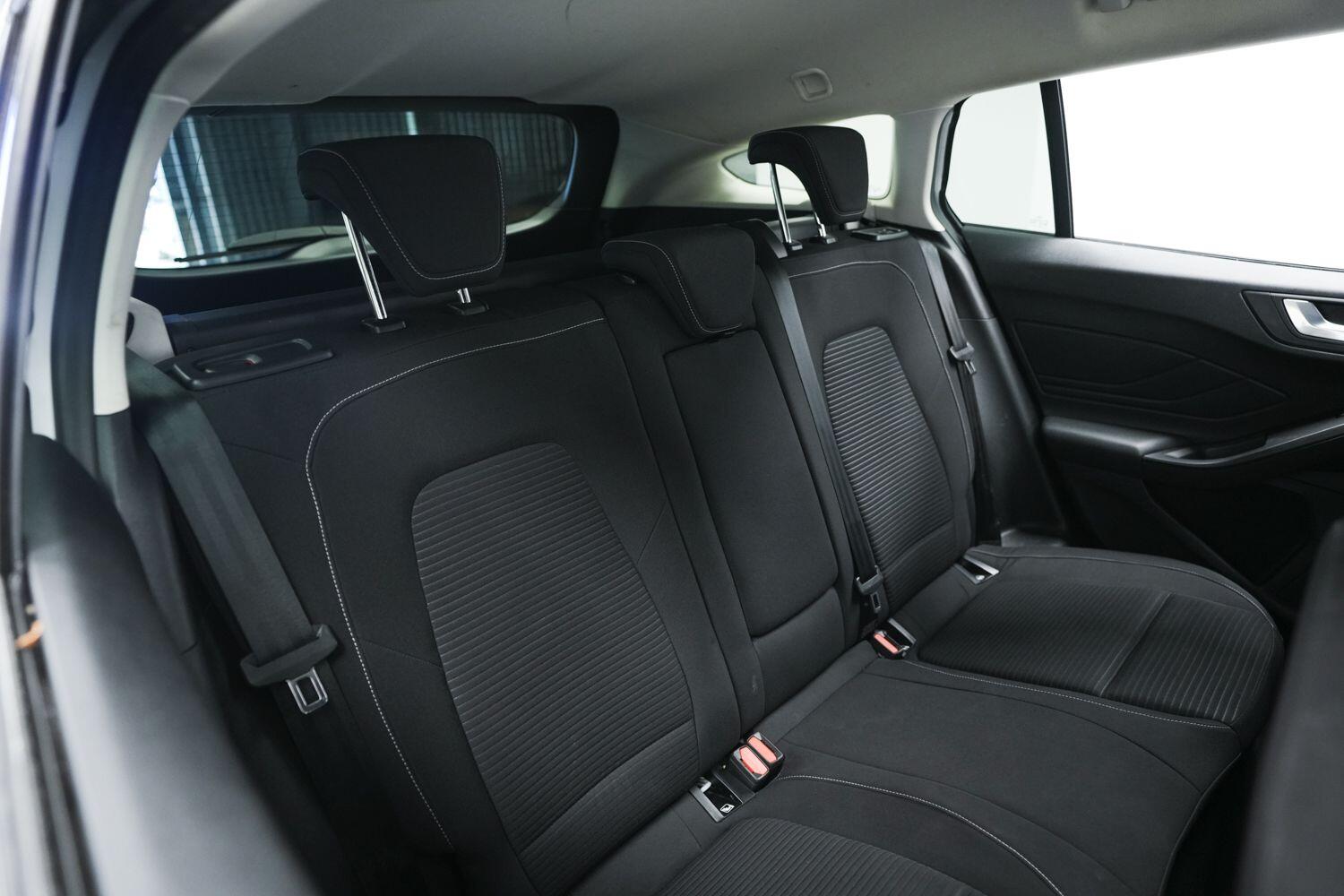 Ford Focus view 14