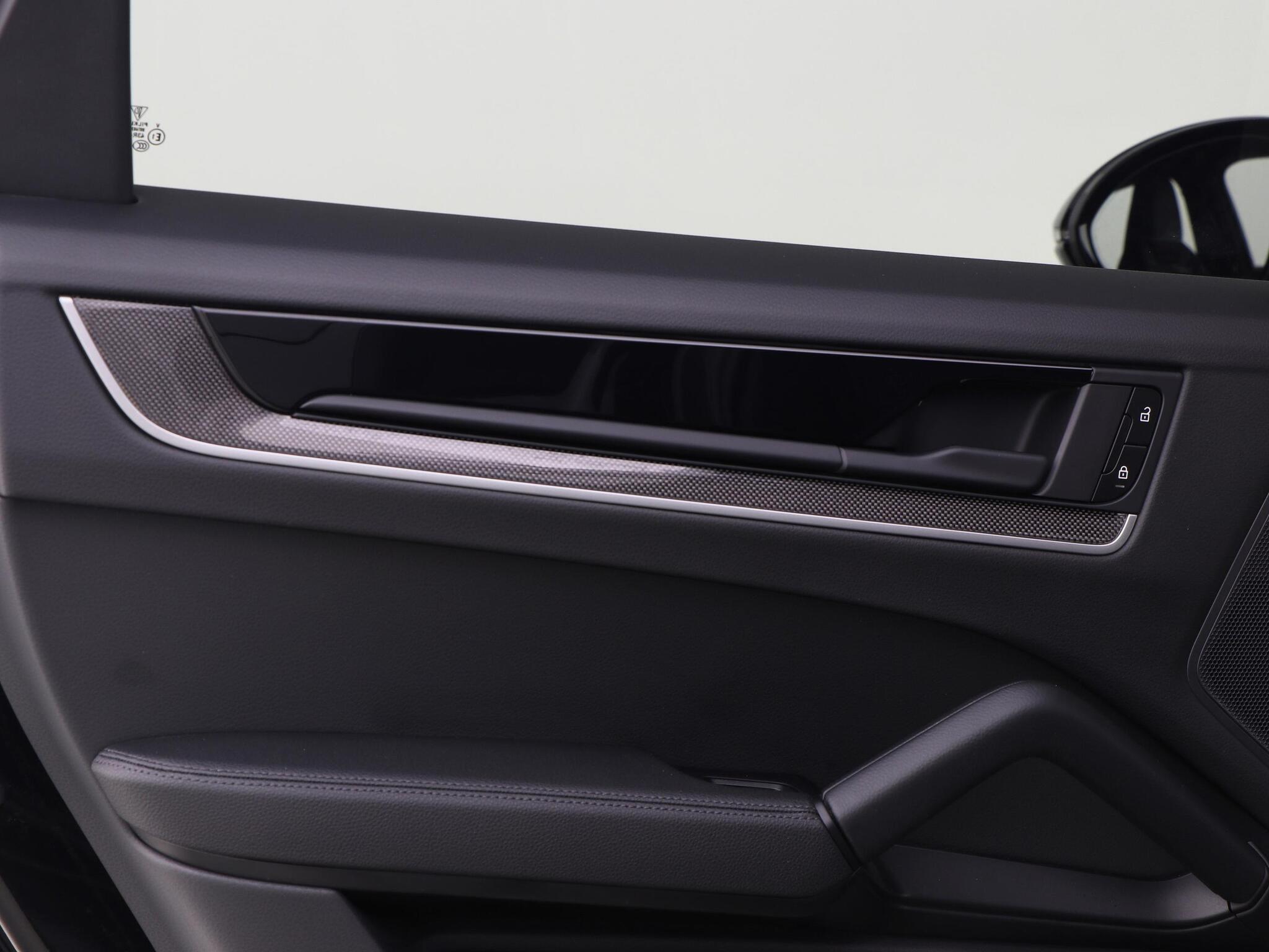 Porsche Cayenne view 29