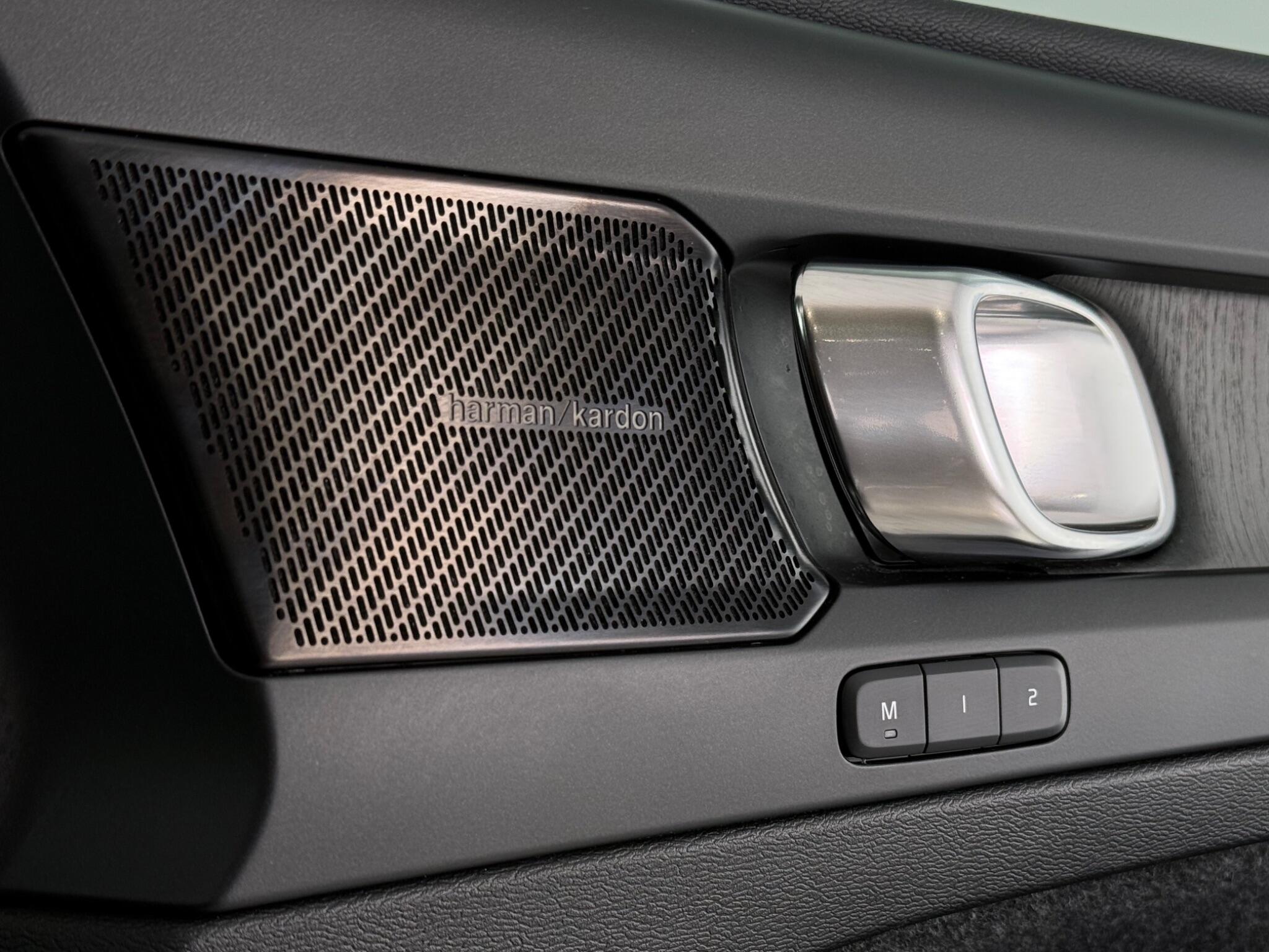 Volvo XC40 view 28