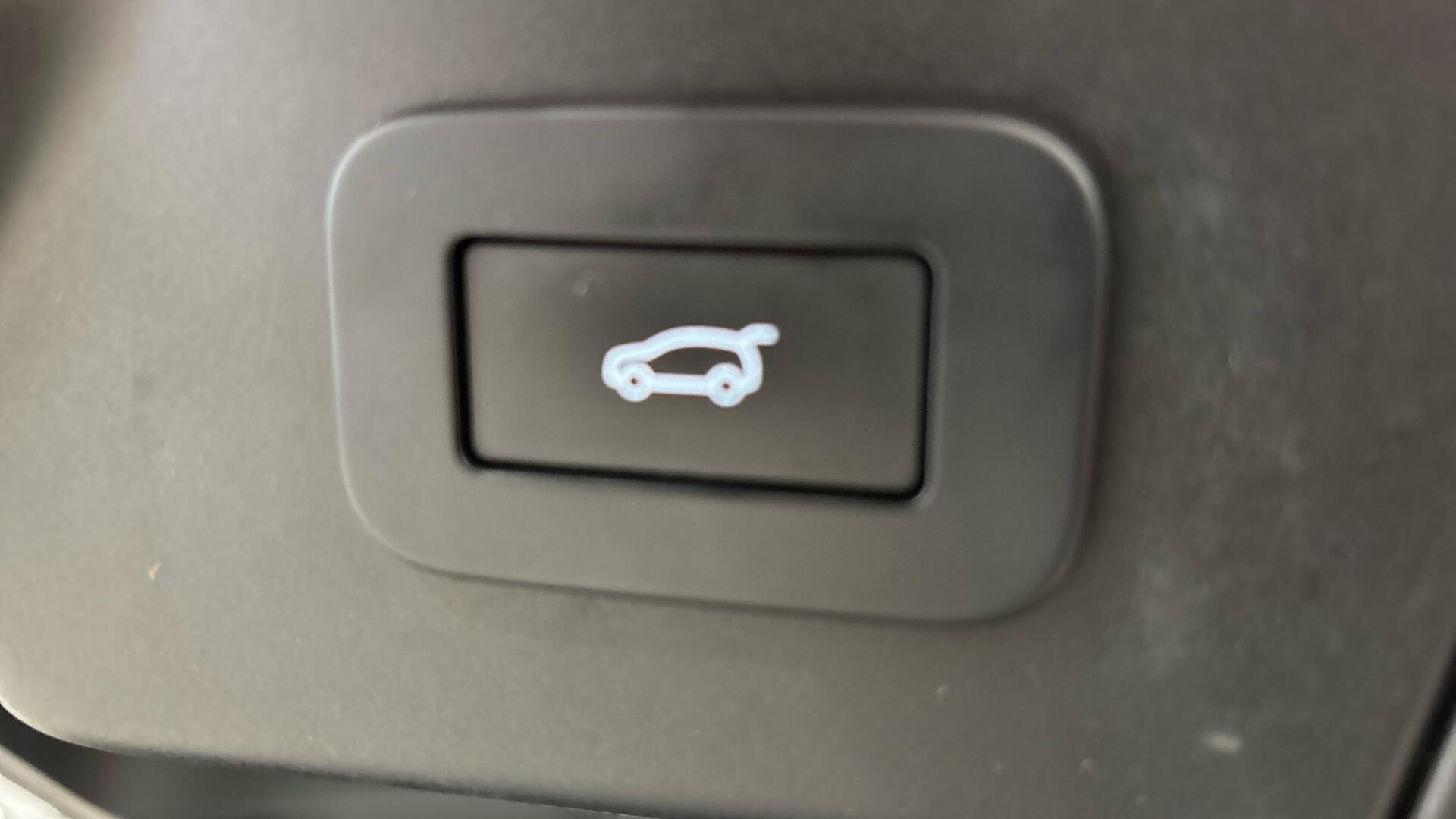 Land Rover Range Rover Velar view 35