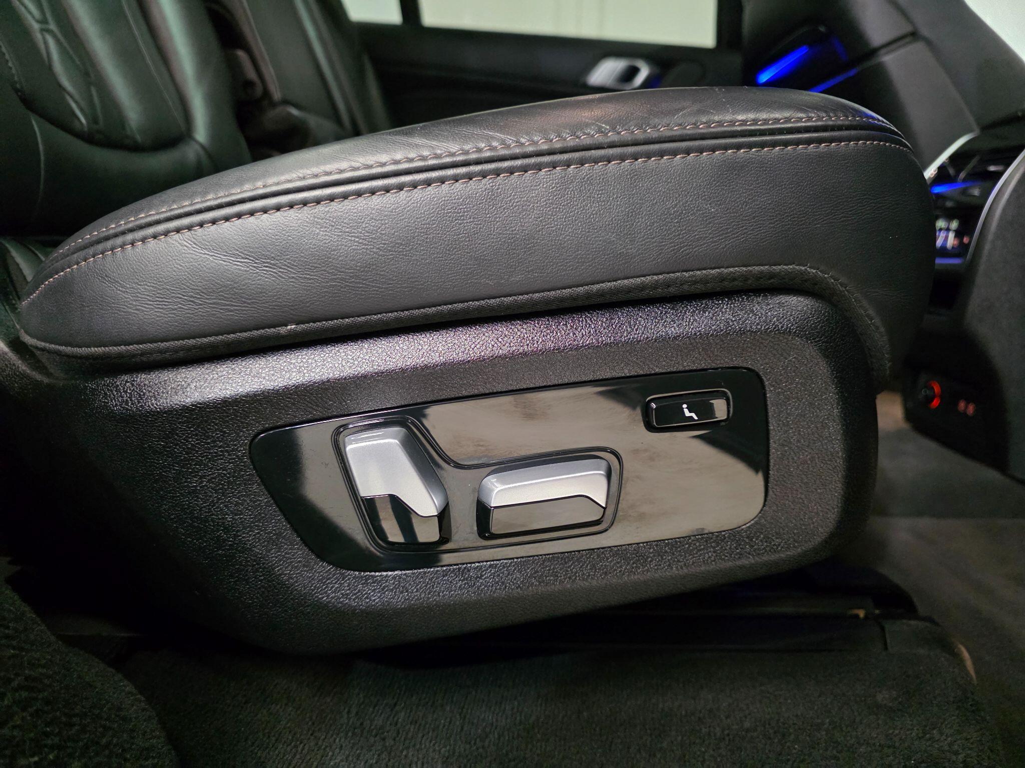 BMW X7 view 42