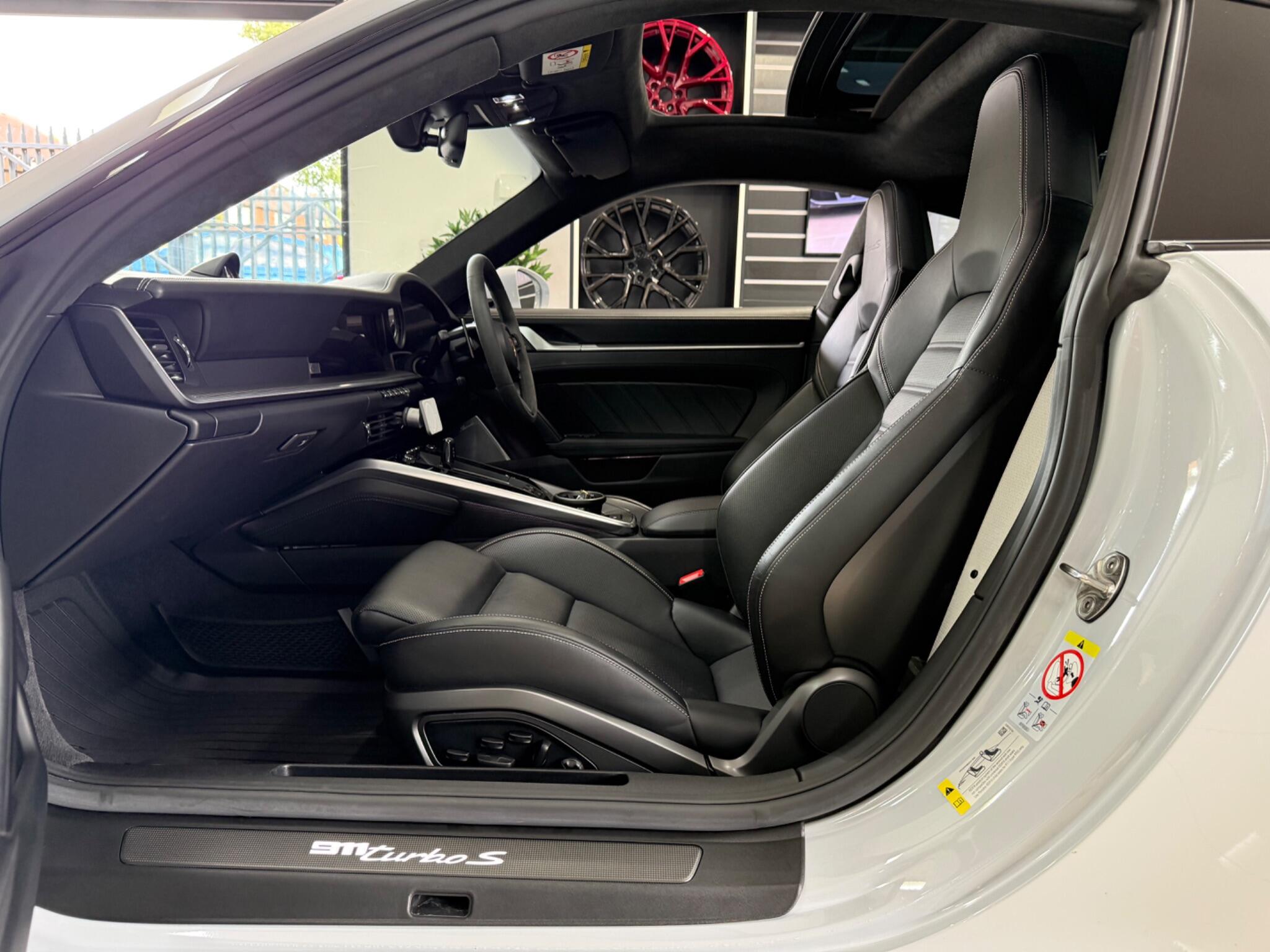 Porsche 911 view 51