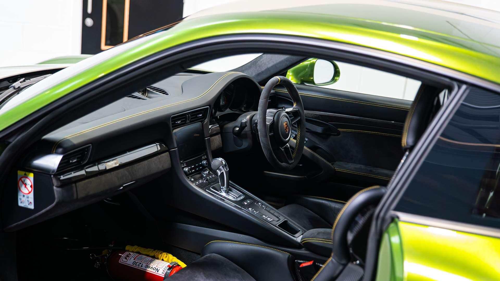 Porsche 911 view 11