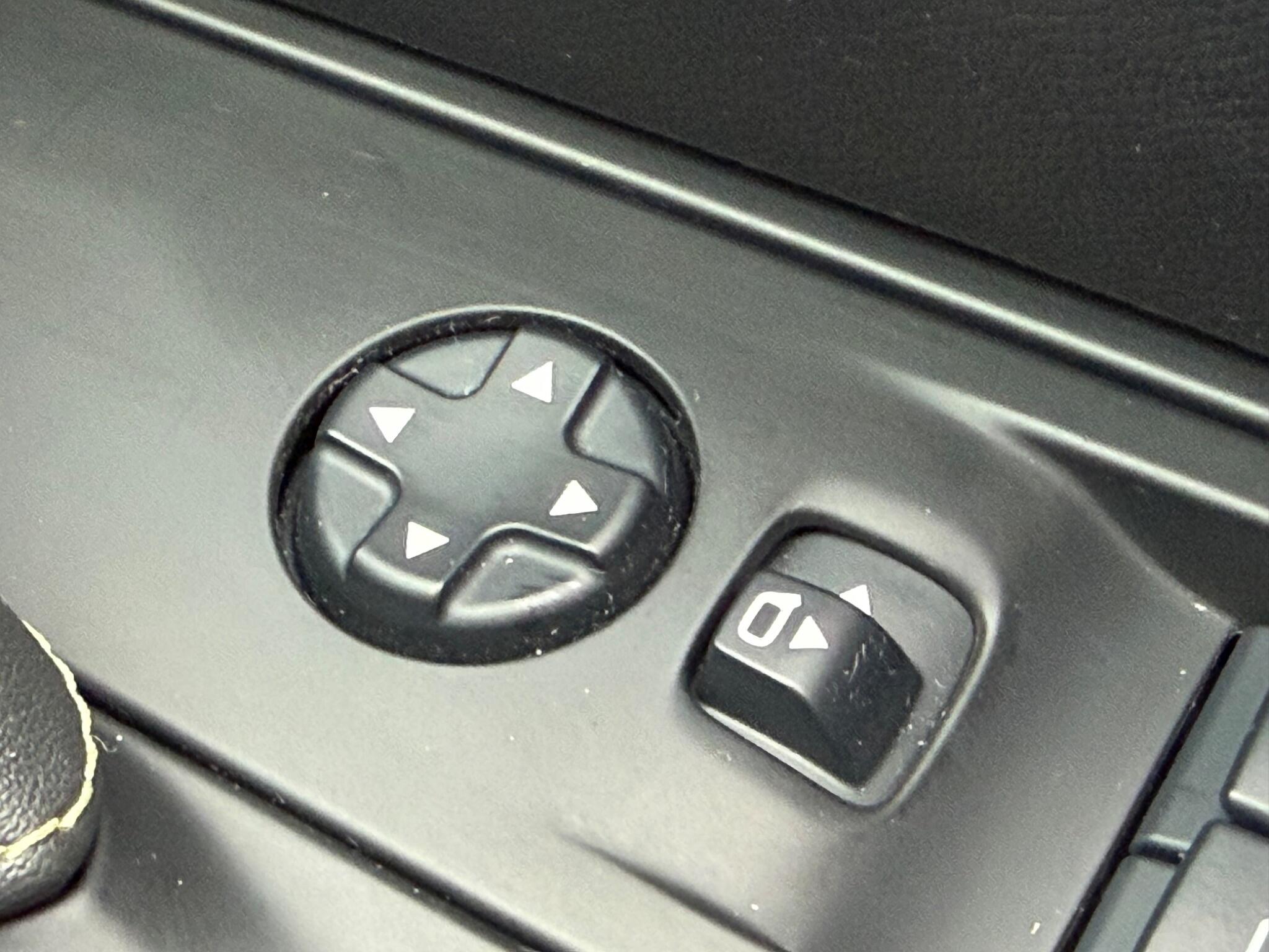 Peugeot E-208 view 22