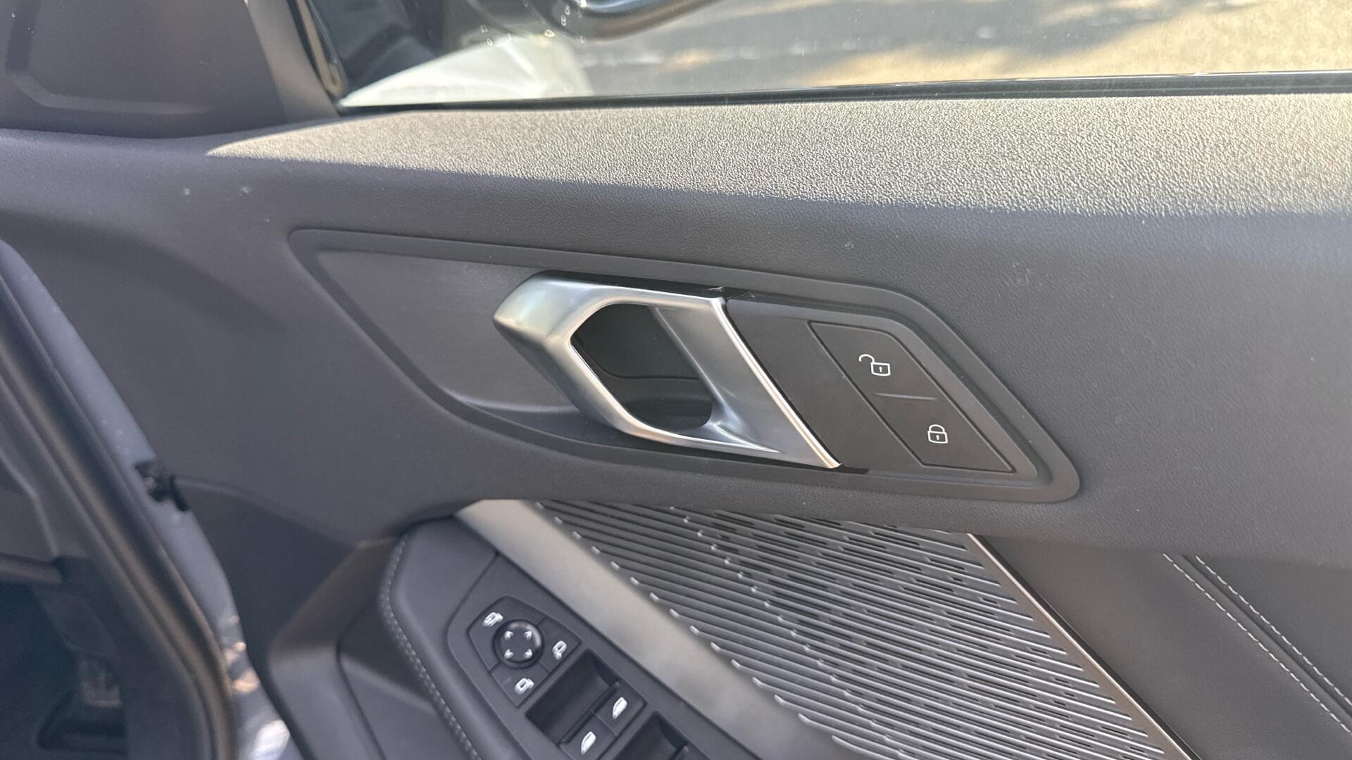 BMW 1 Series view 35