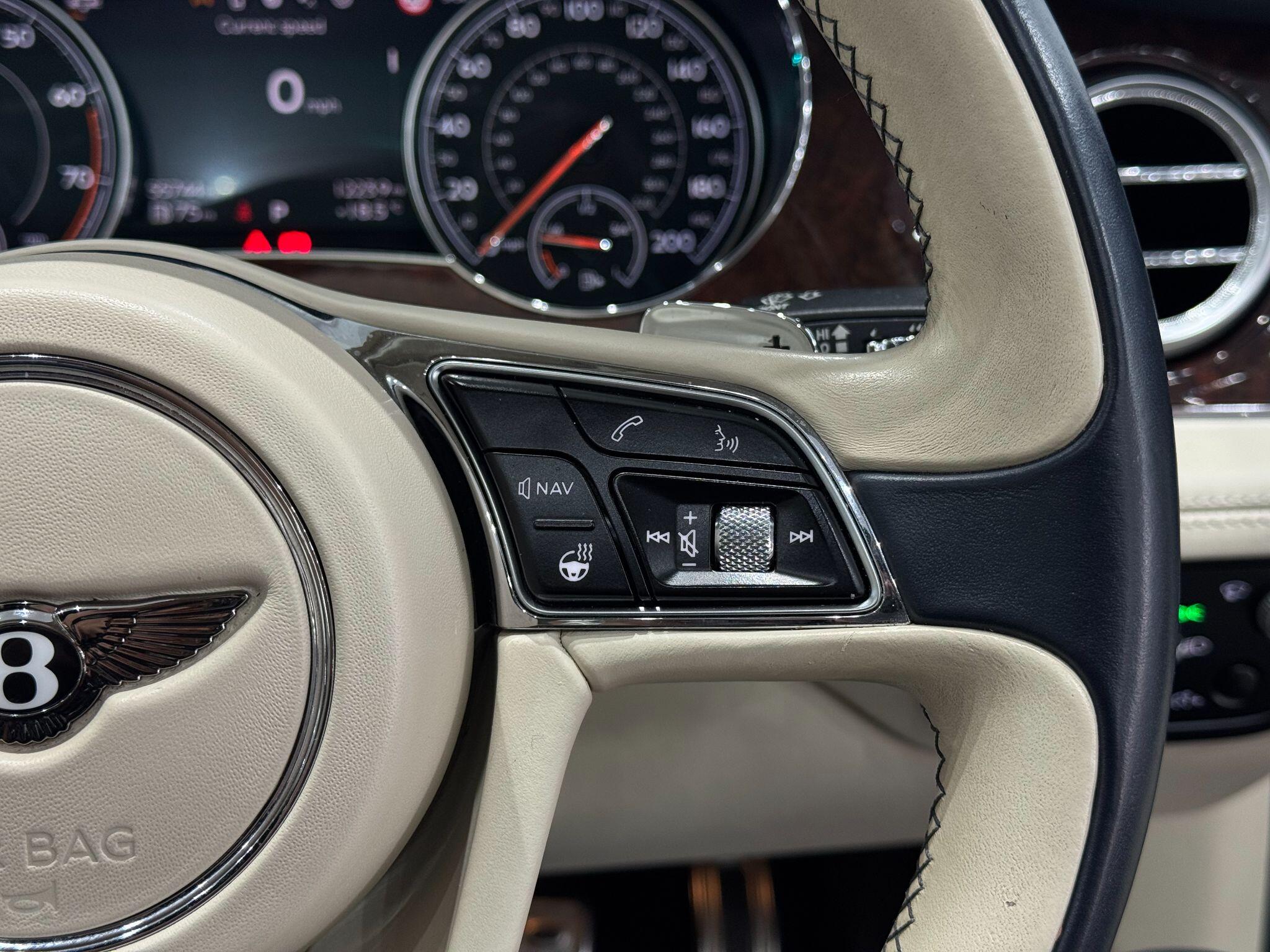 Bentley Bentayga view 45