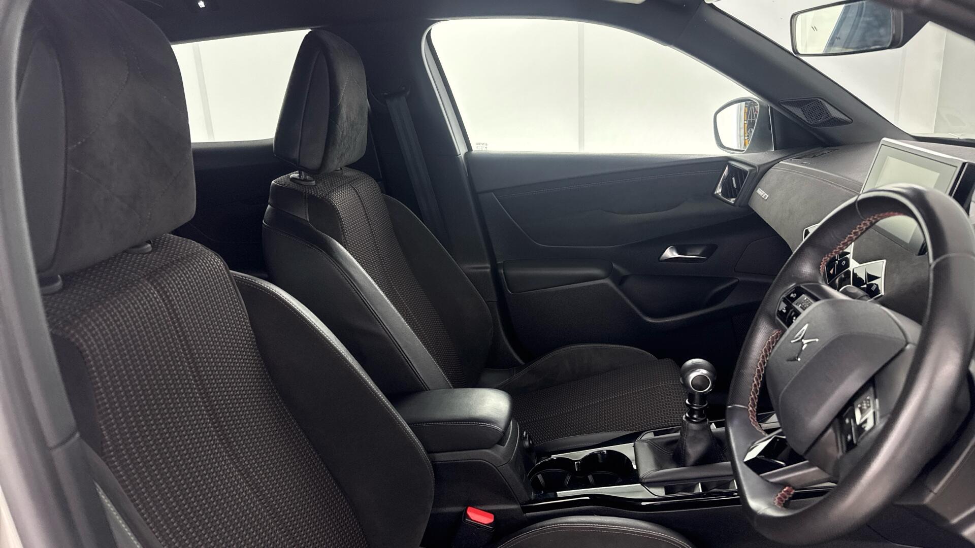 DS Automobiles DS 3 Crossback view 16