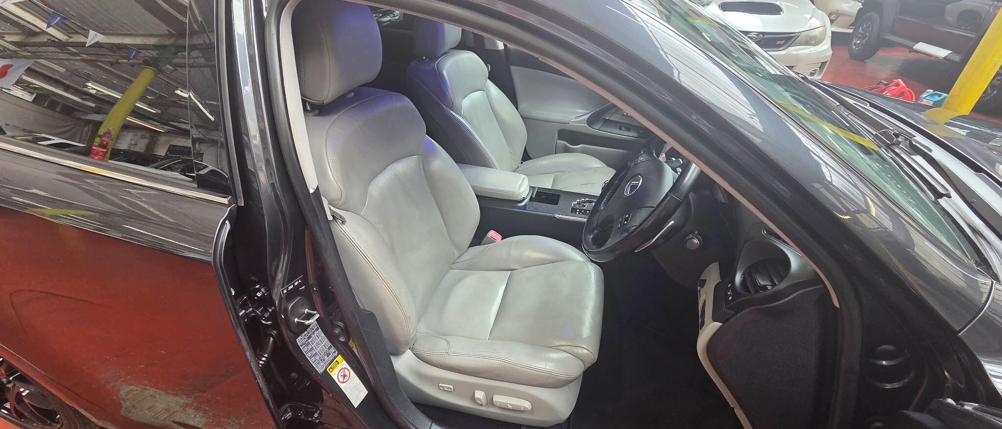 Lexus IS view 8
