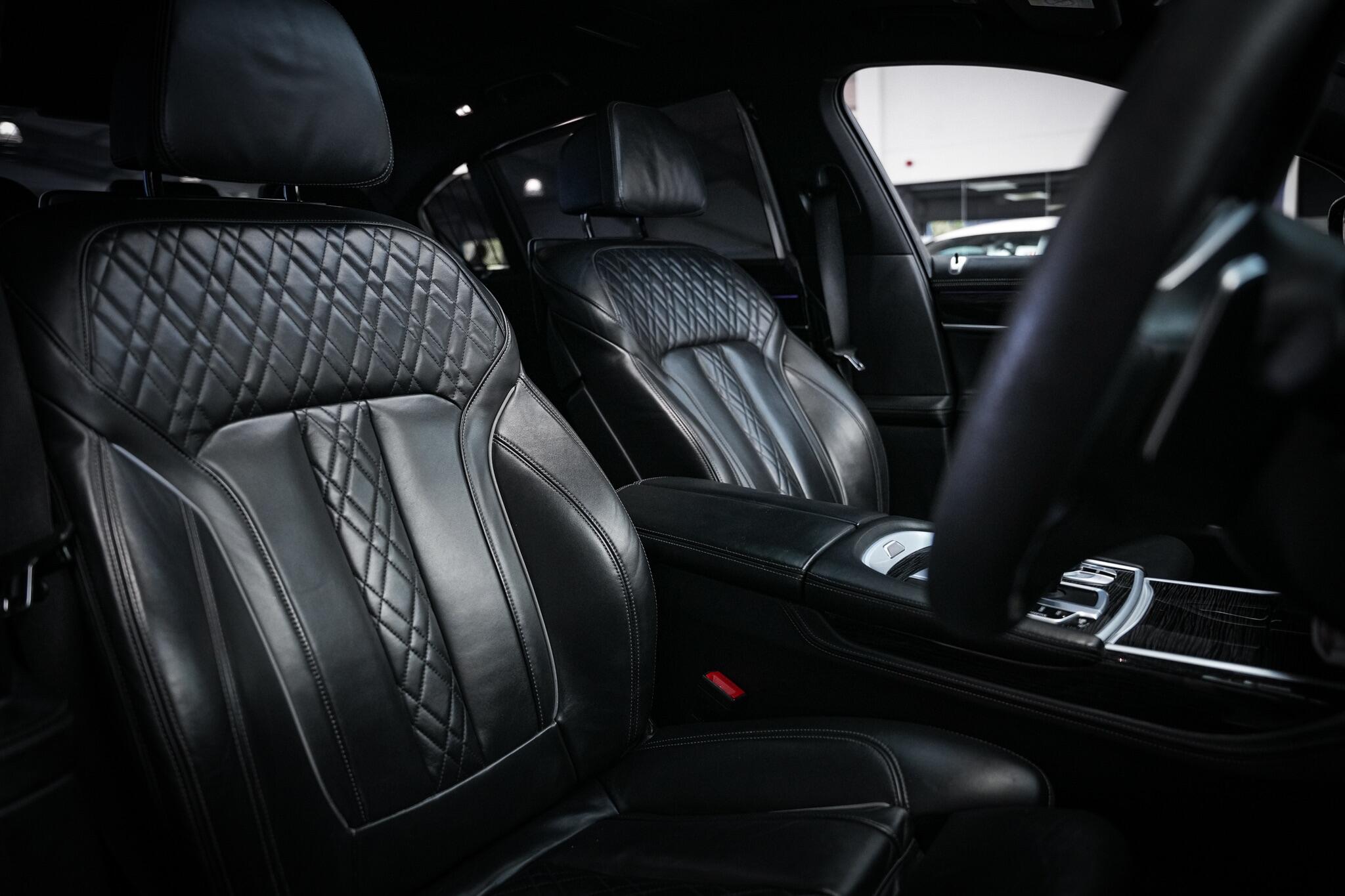 BMW 7 Series view 18
