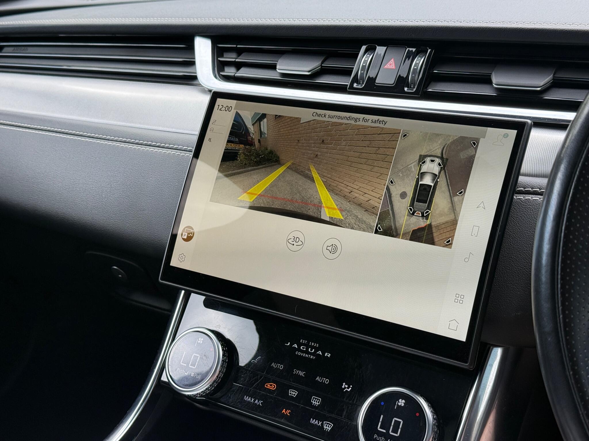 Jaguar XF view 24