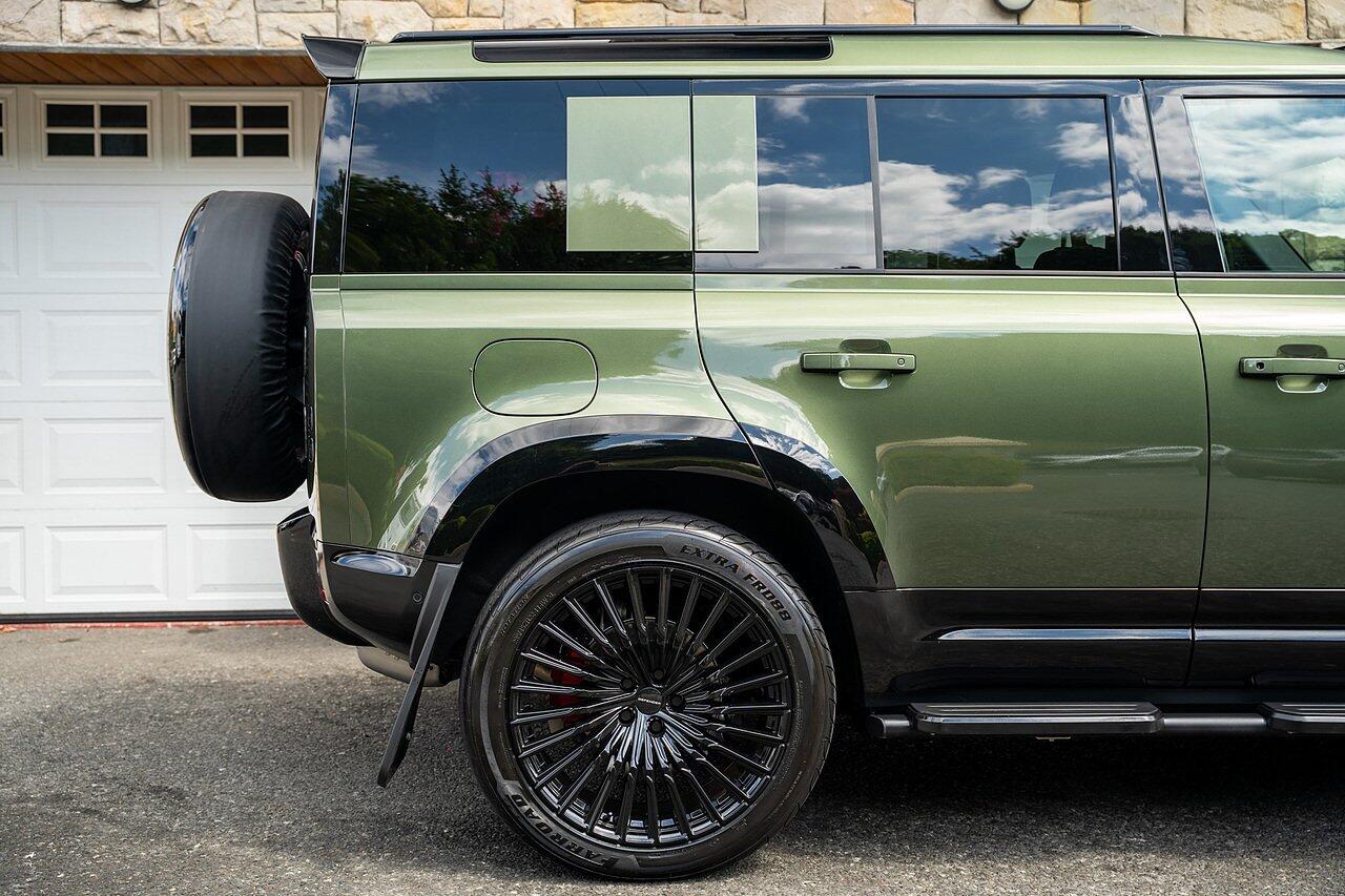 Land Rover Defender view 5