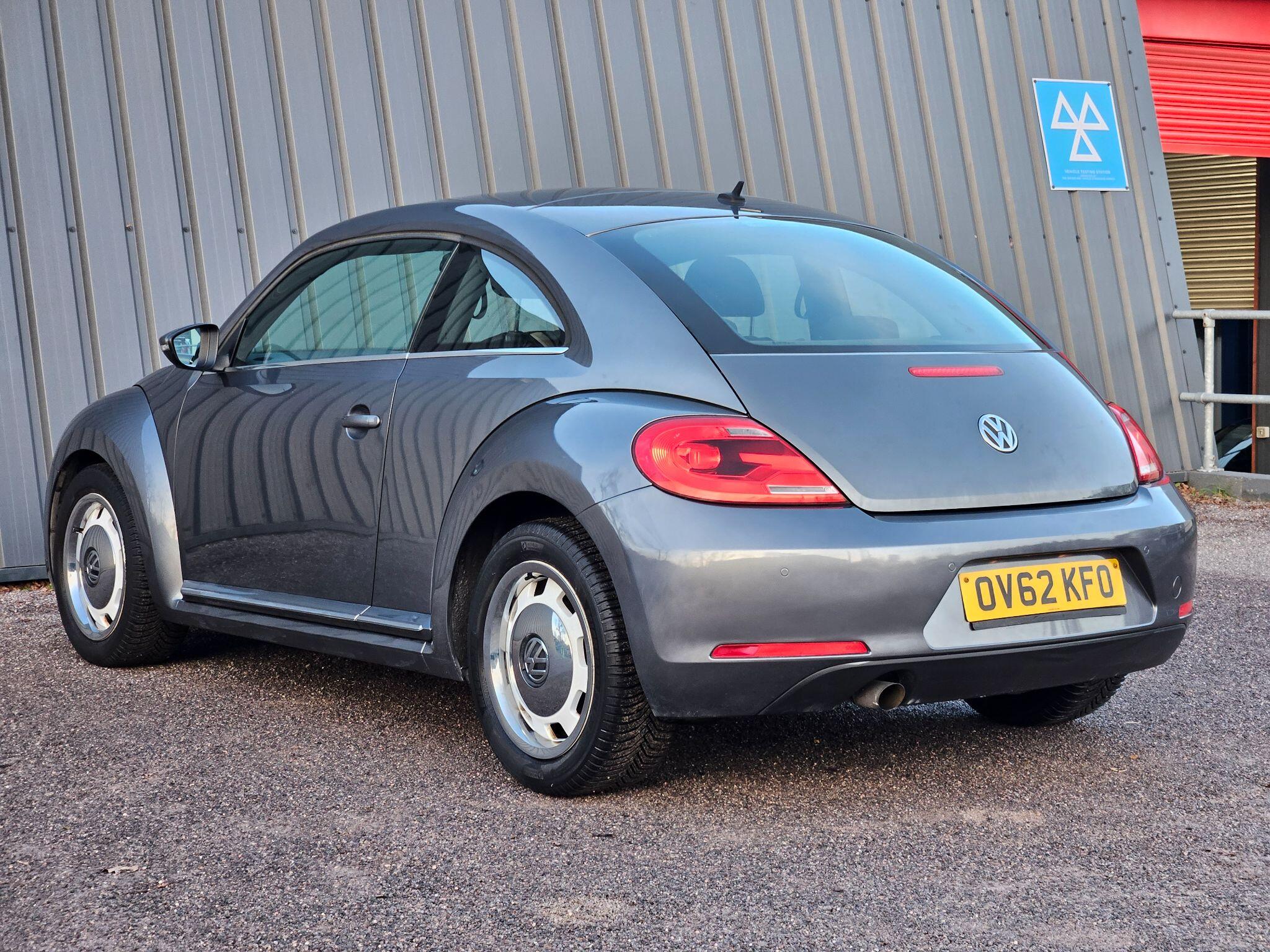 2012 Volkswagen Beetle image 10