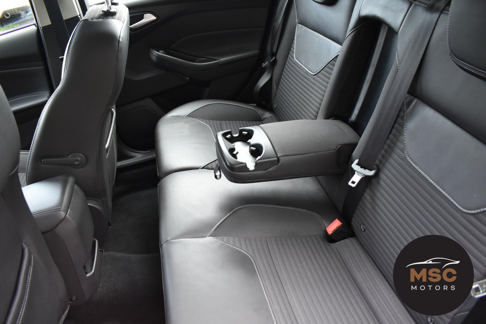 Ford Focus view 33