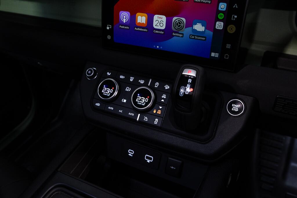 Land Rover Defender view 19
