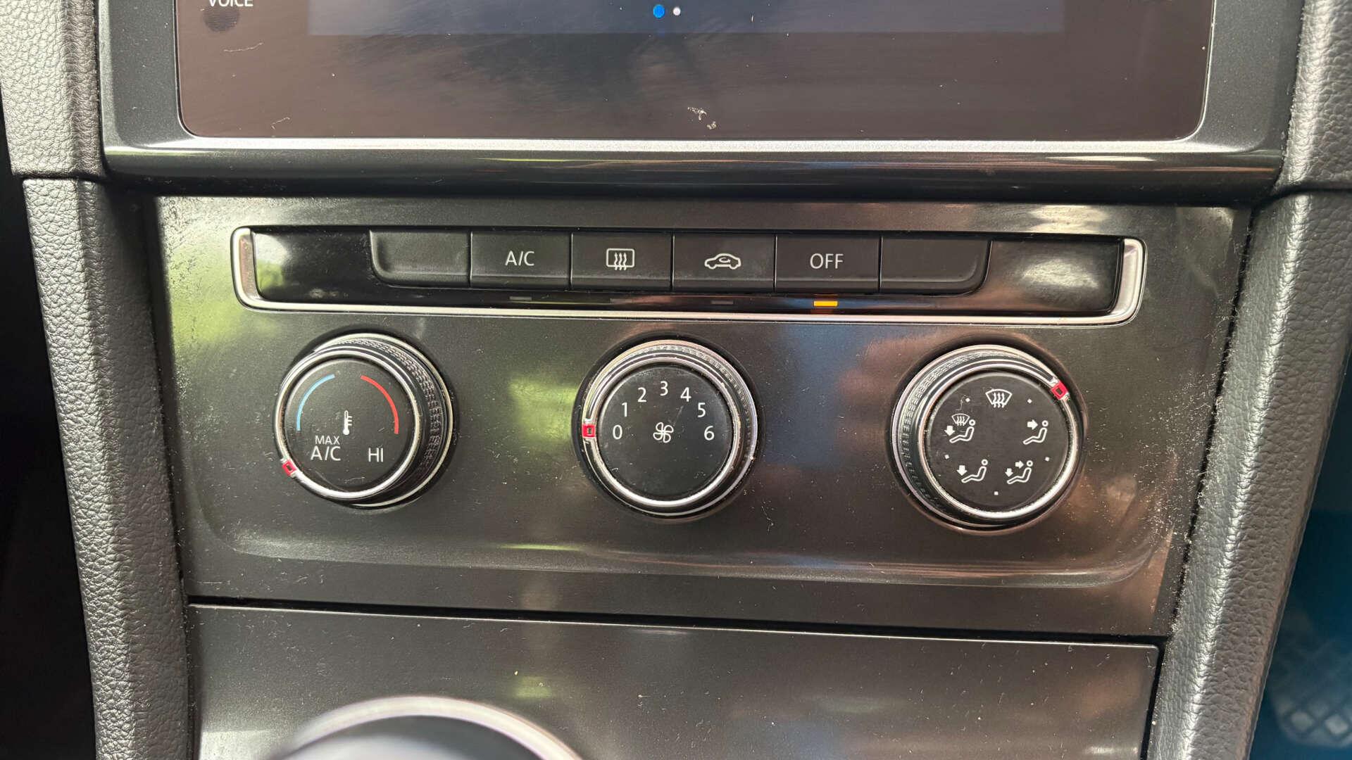 Volkswagen Golf view 33